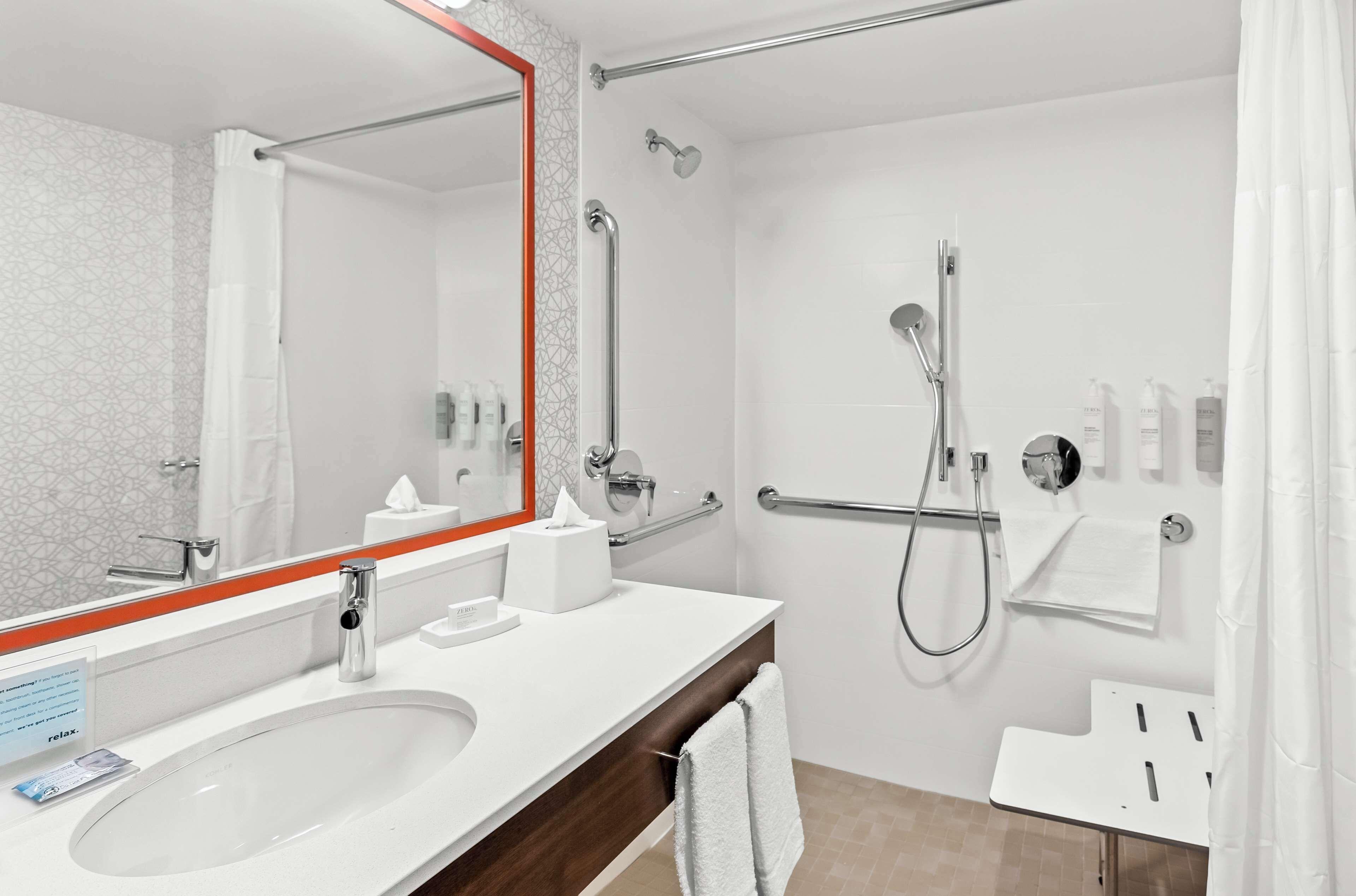 King Room Roll Shower Mobility Hearing Access or Non-Smoking