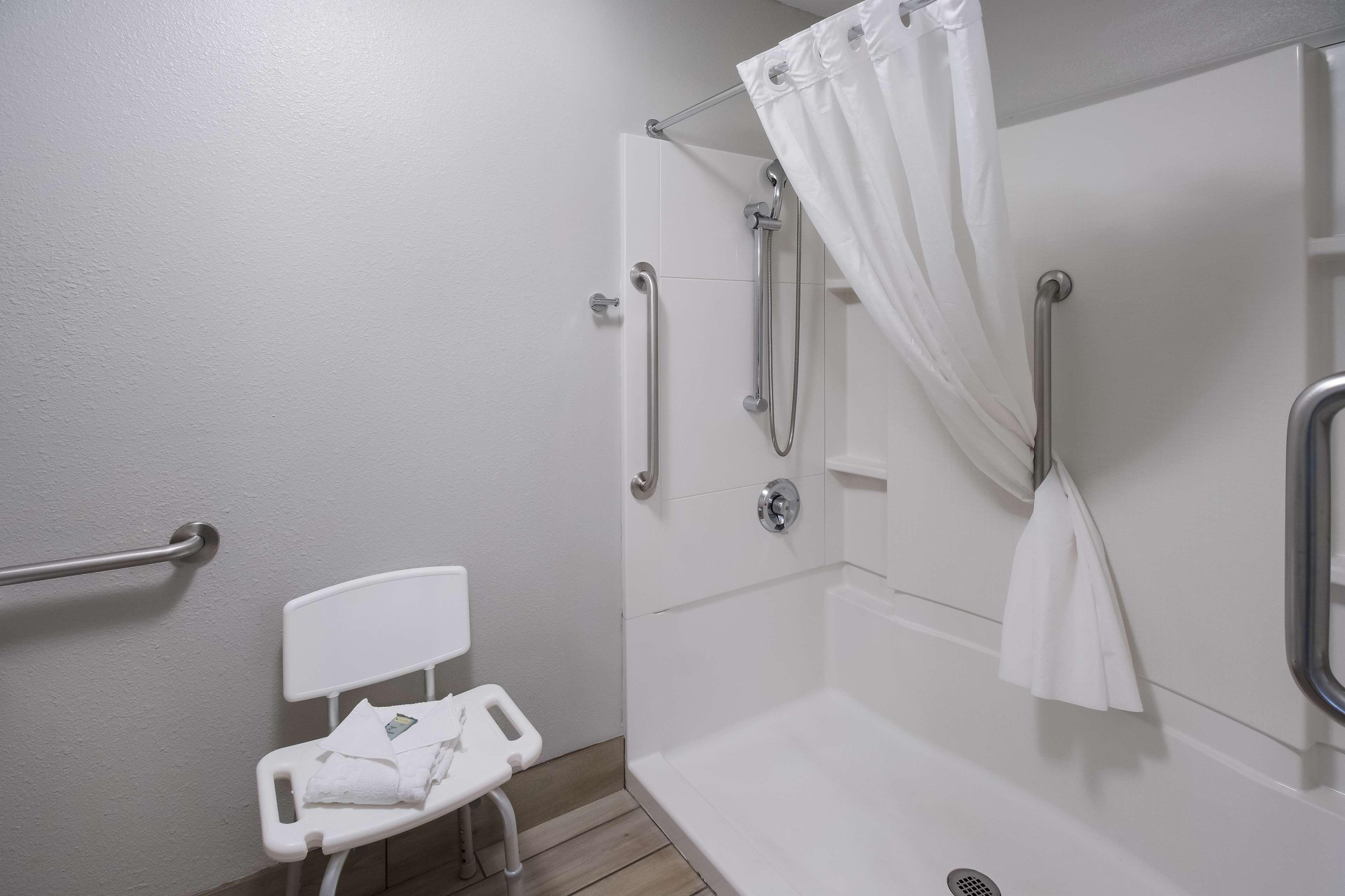 King Room Mobility Accessible Bathtub