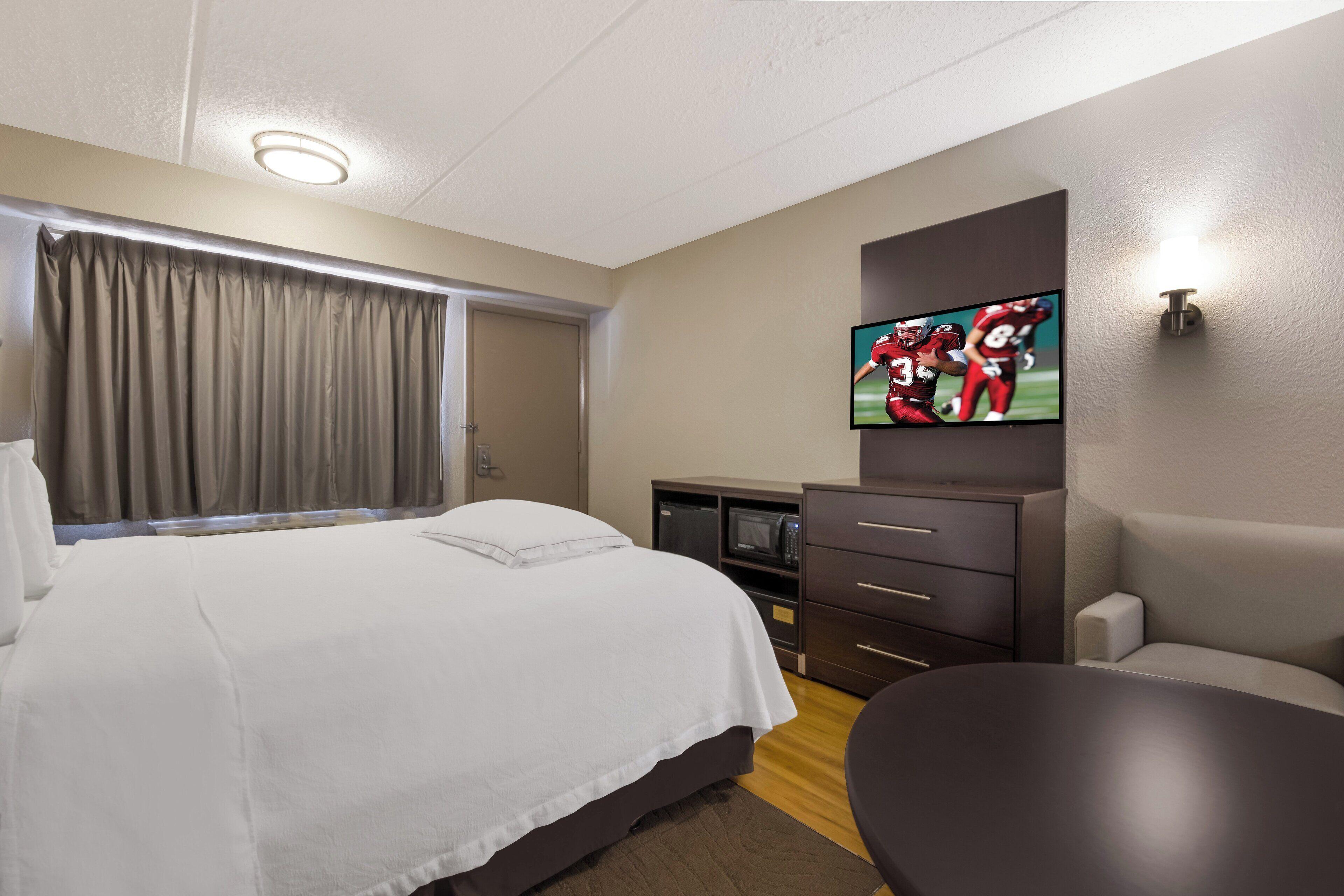 Premium King Room Smoke Upgraded Bedding & Snack