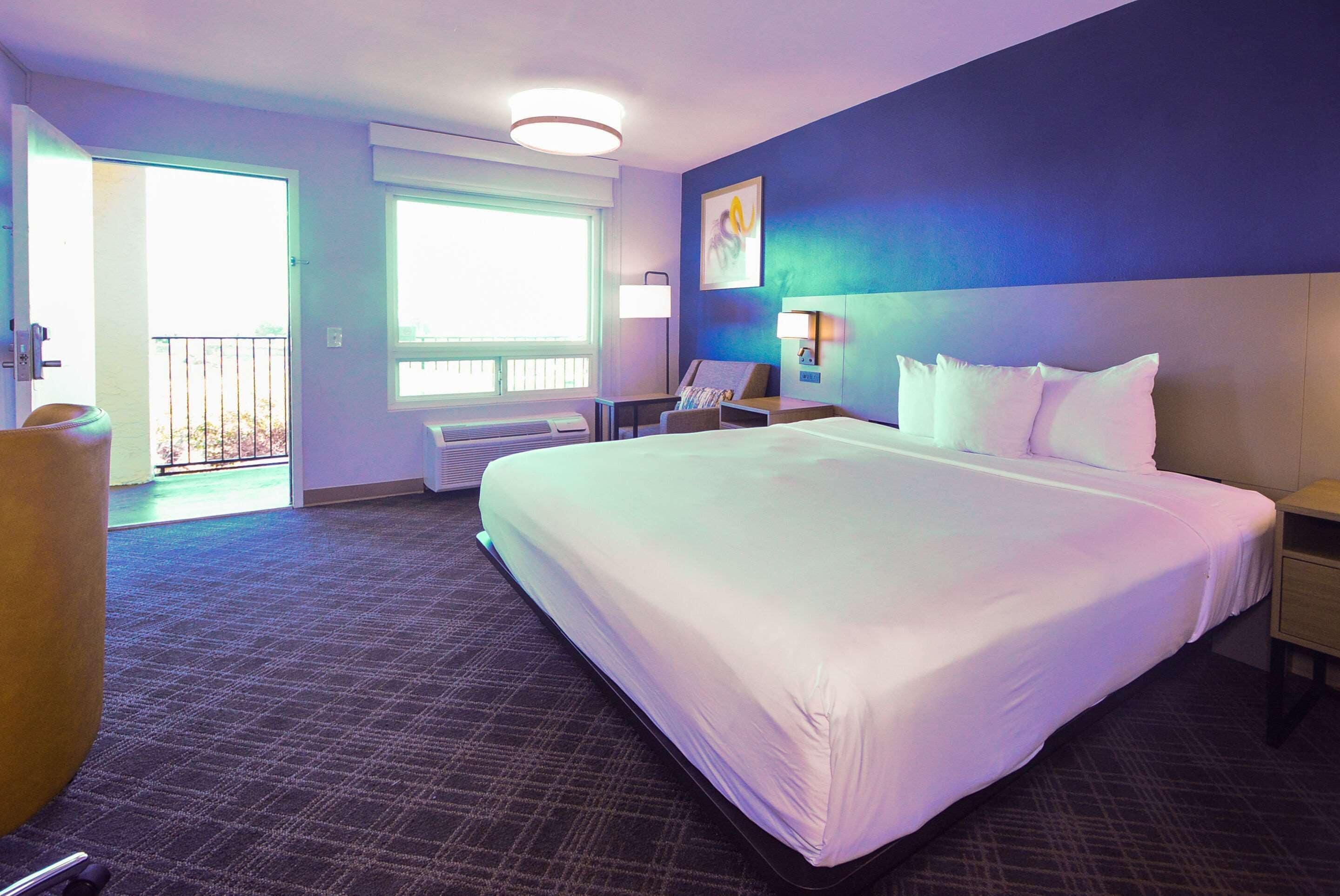 Standard Room 1 King Bed Accessible Tub Non Smoking