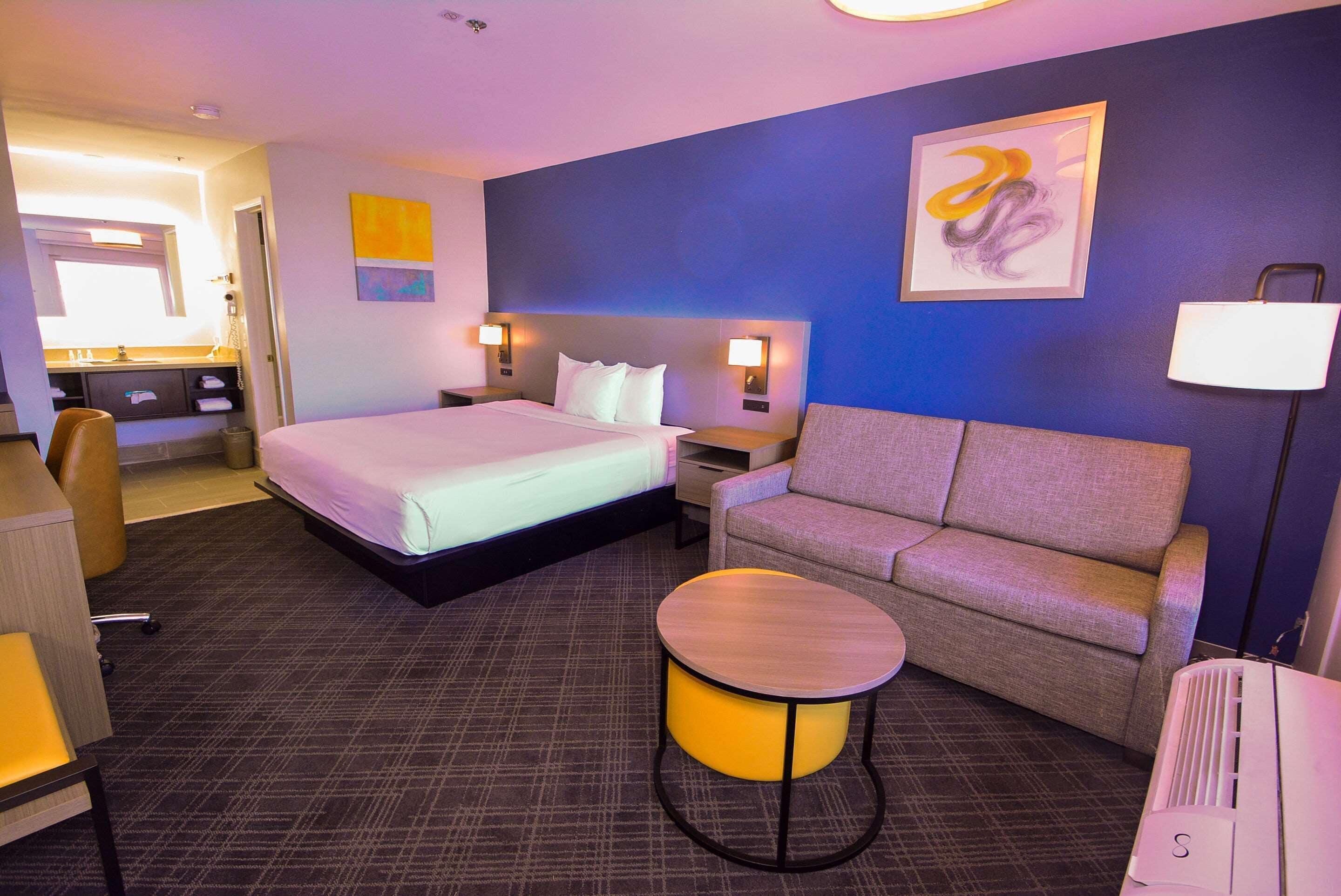 Standard Room 1 King Bed Accessible Tub Non Smoking