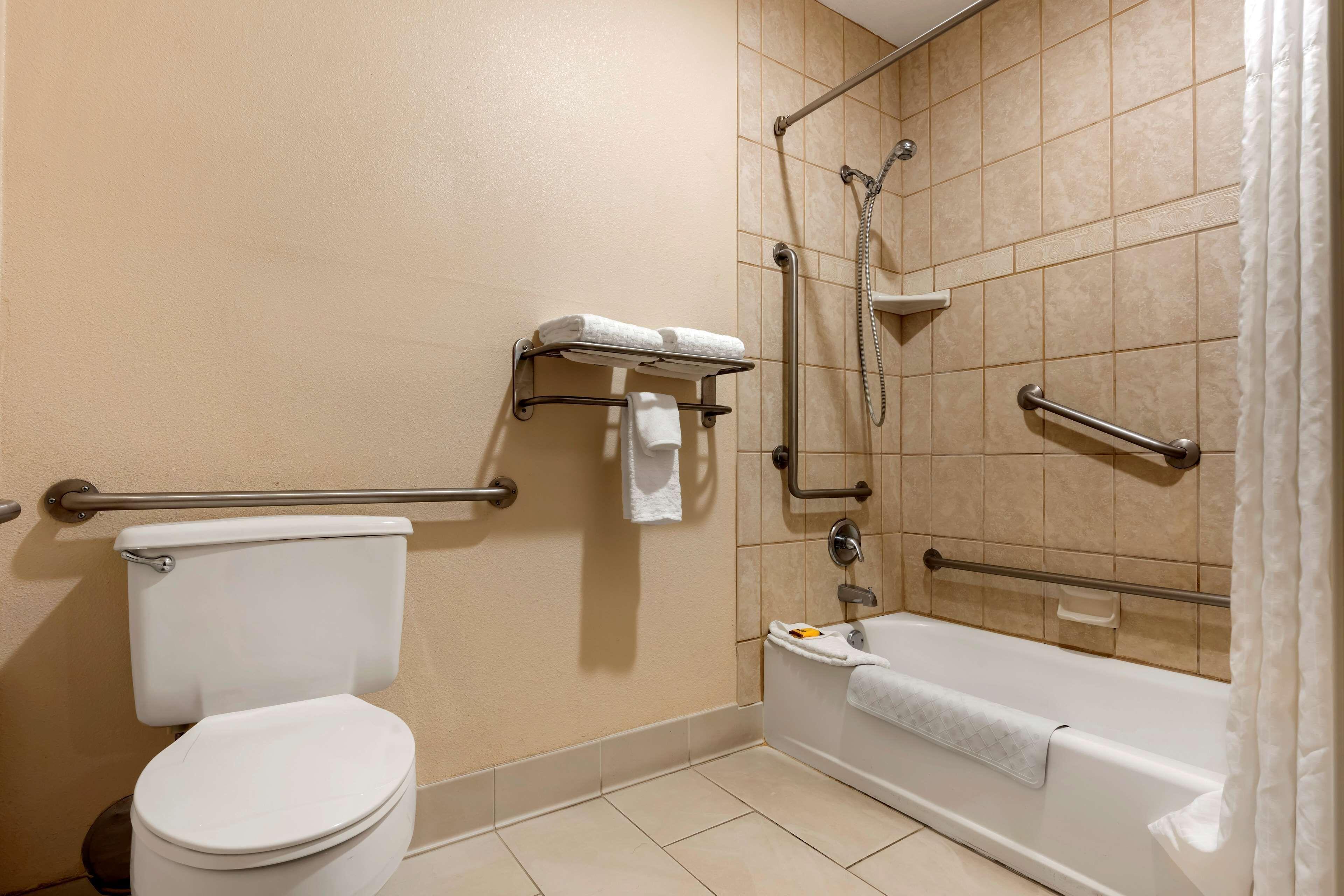 King Room Bath Tub Disability Access or Non-Smoking