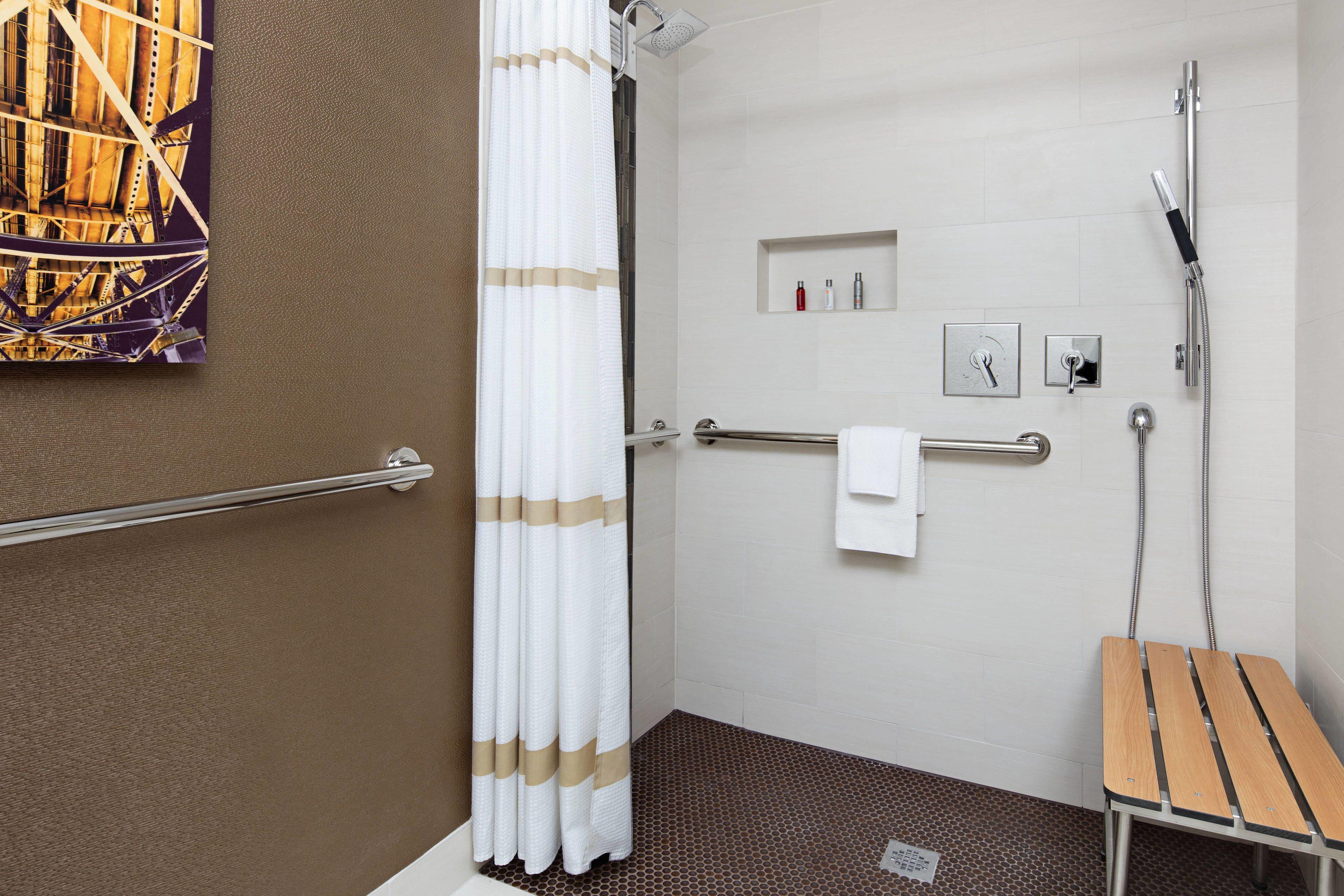 Guest Room with Two Queen Beds,1428489703:JPEG