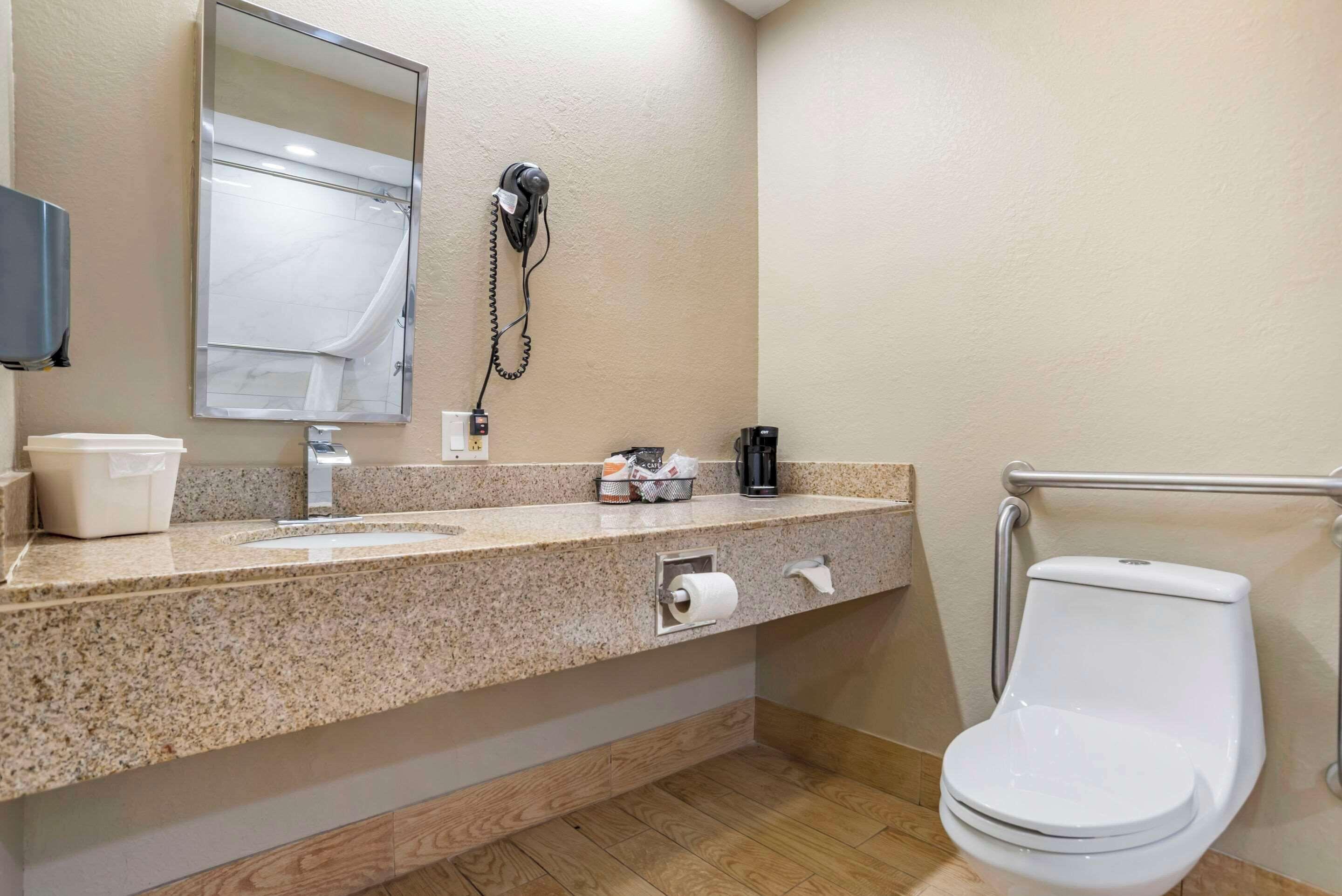 Queen Room Accessible or Non-Smoking