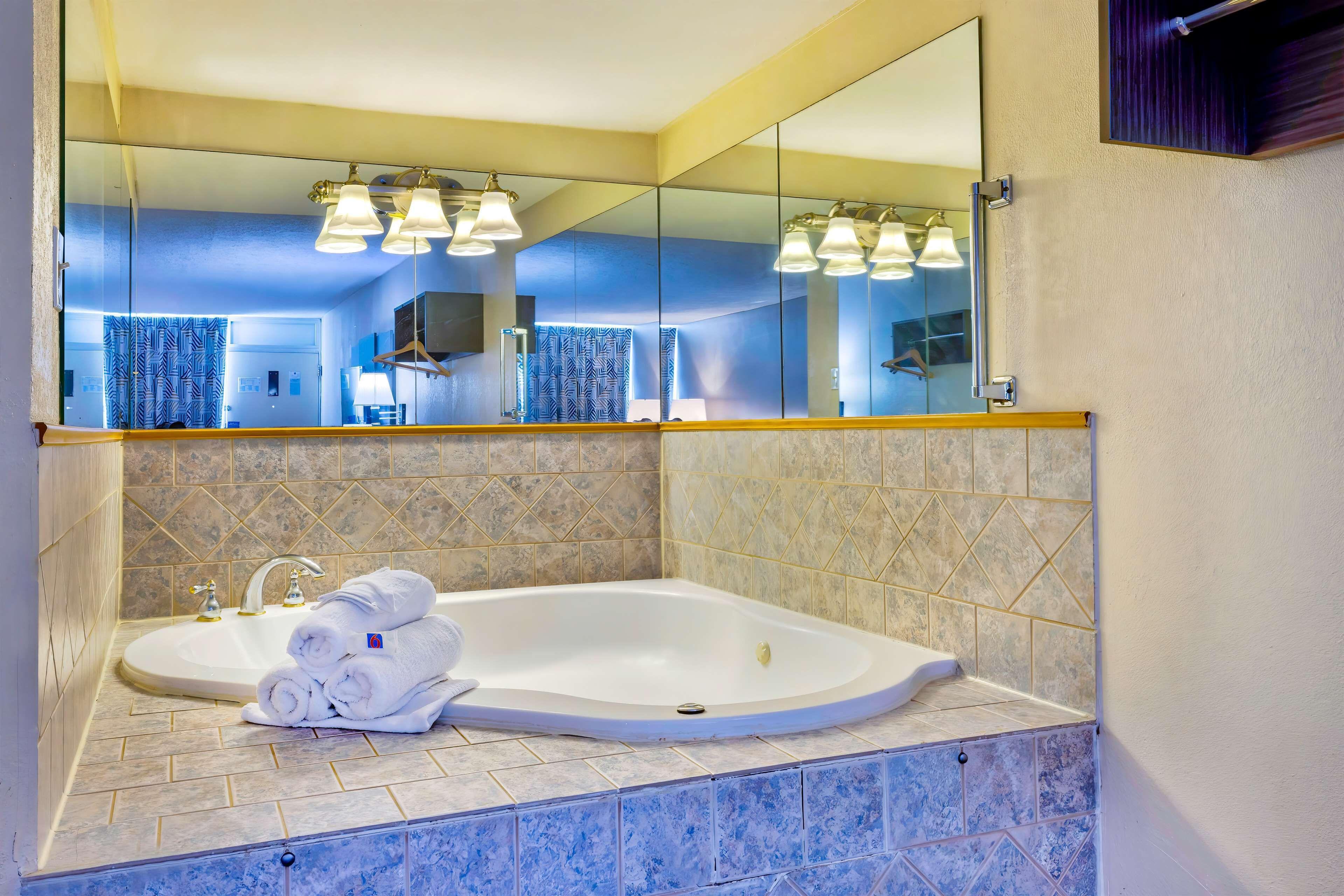 King Room Spa Bath Non-Smoking