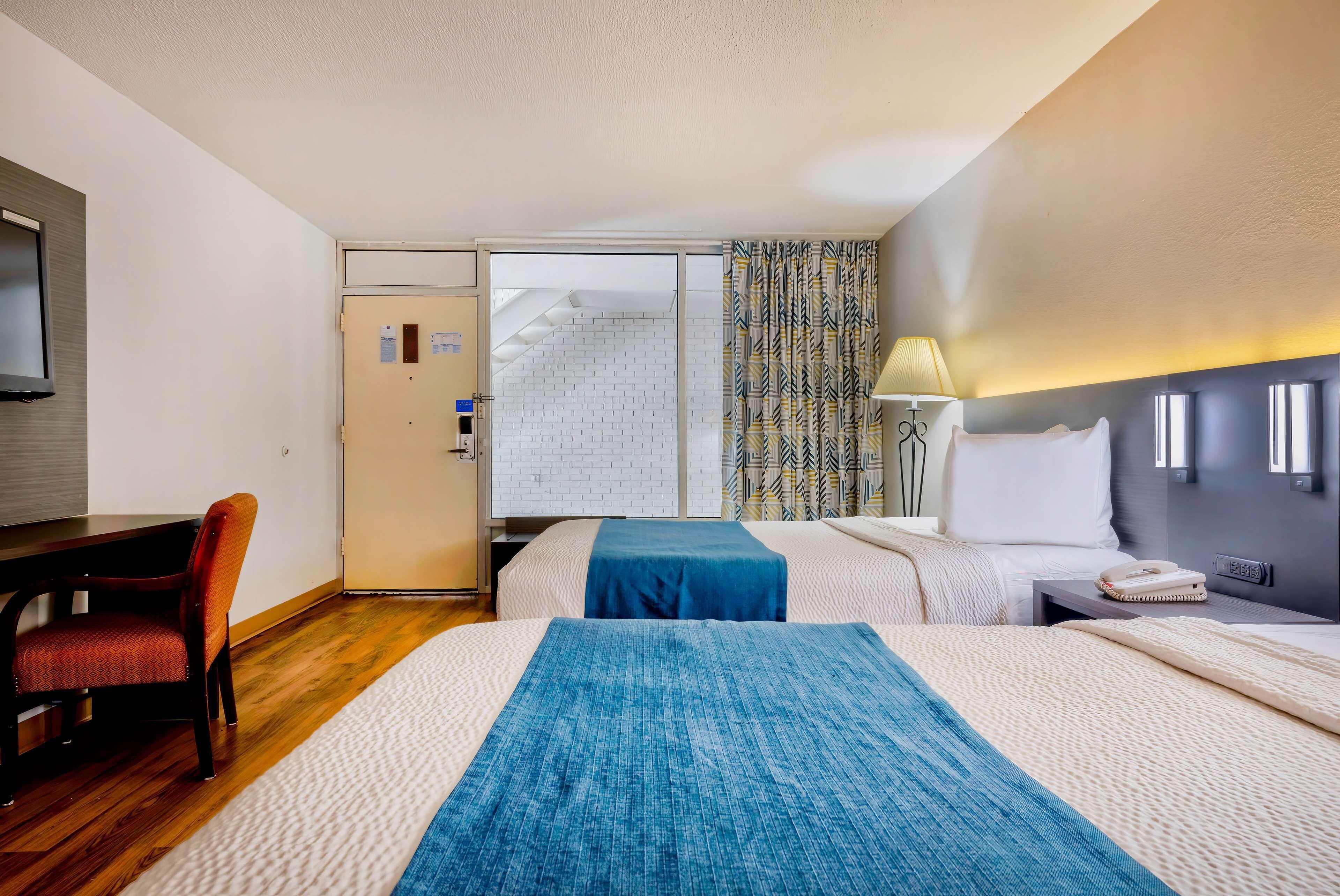 Quadruple Room Disability Access Roll Shower