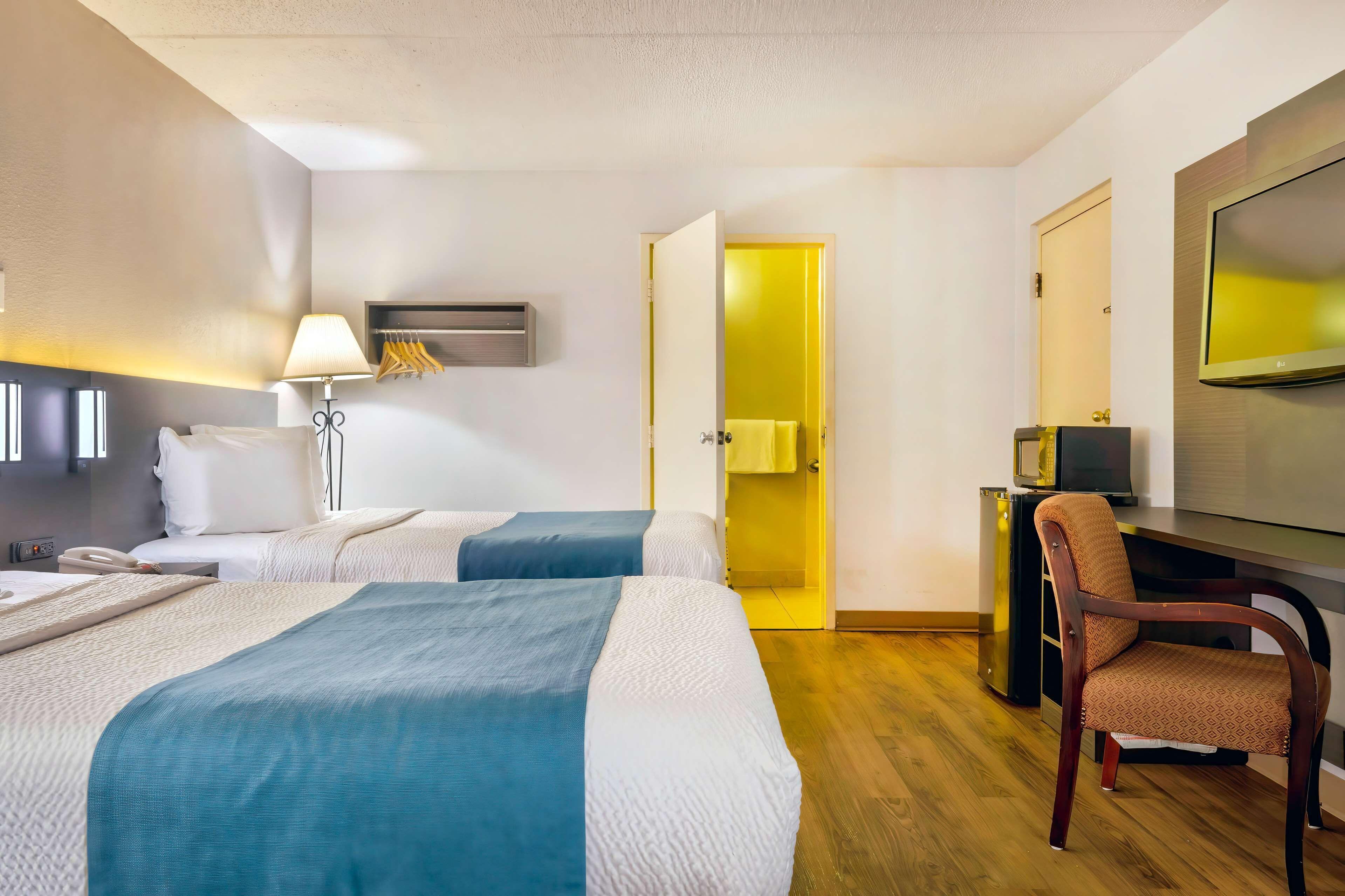 Quadruple Room Disability Access Roll Shower