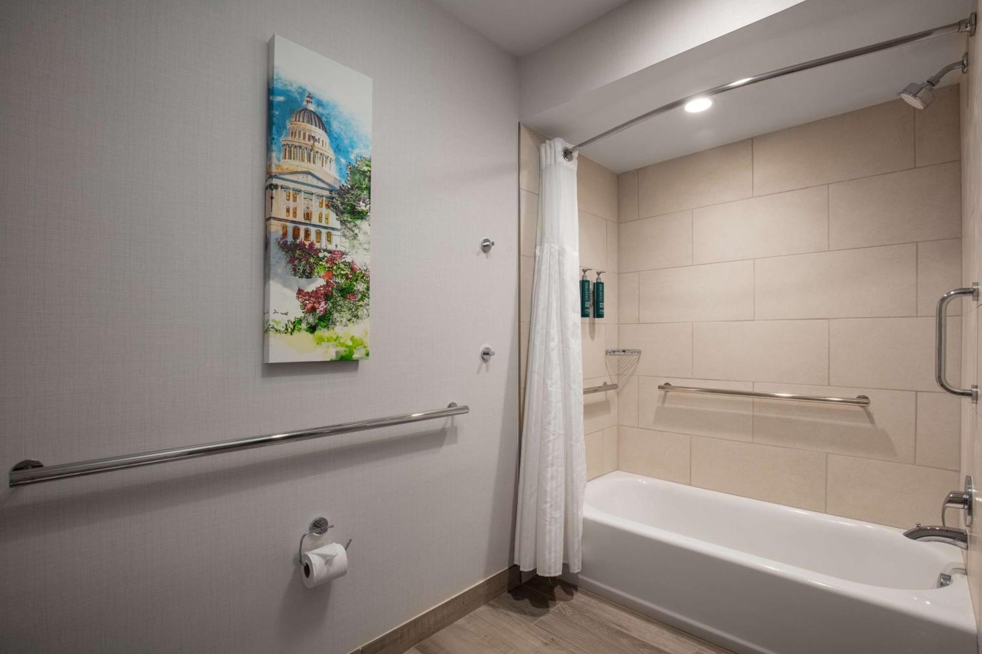 Queen Room with Two Queen Beds and Bath Tub - Mobility Accessible/Non-Smoking,1525070533:JPEG