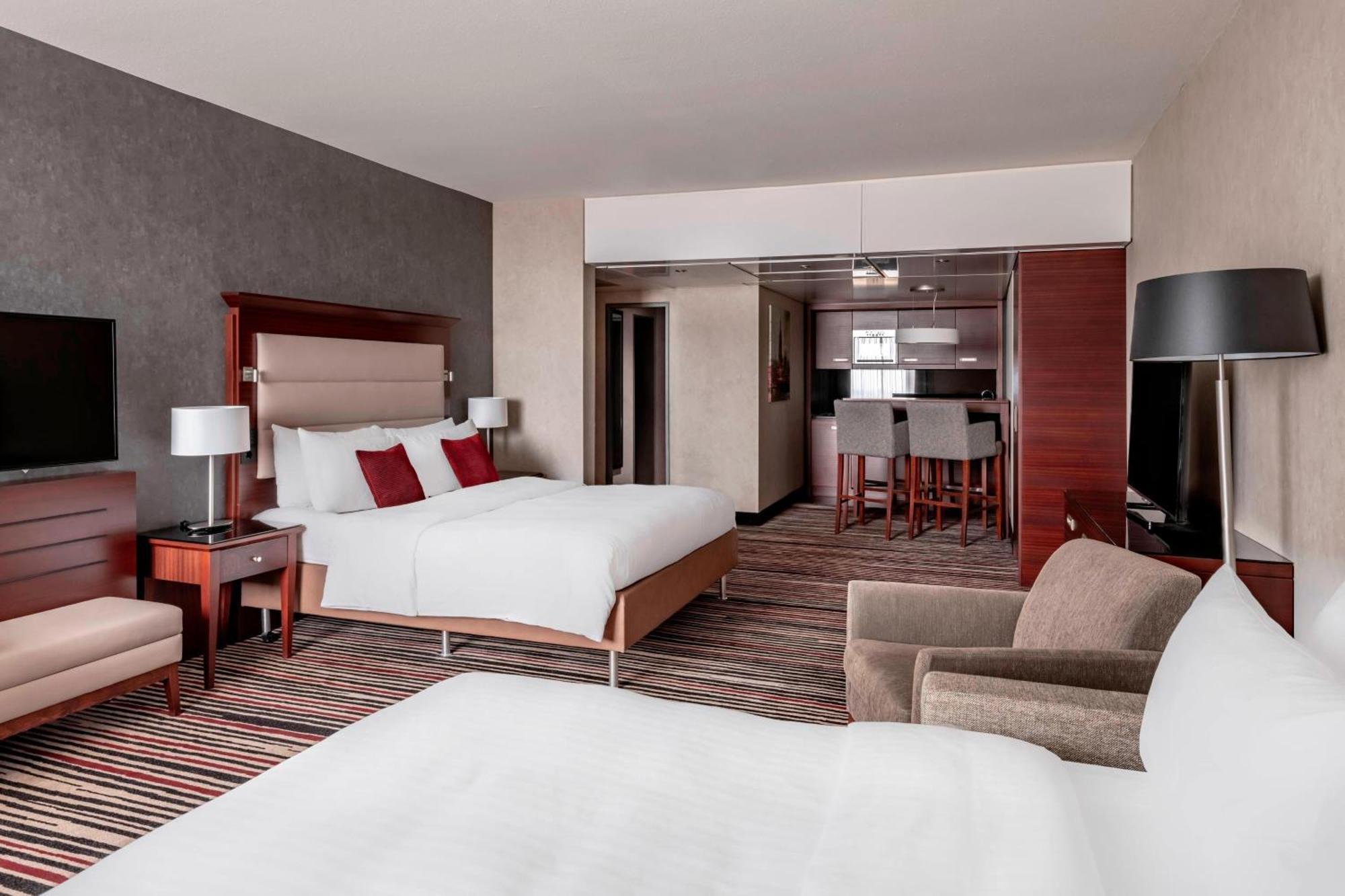 Club Suite M Club lounge access Suite 1 King Sofa bed