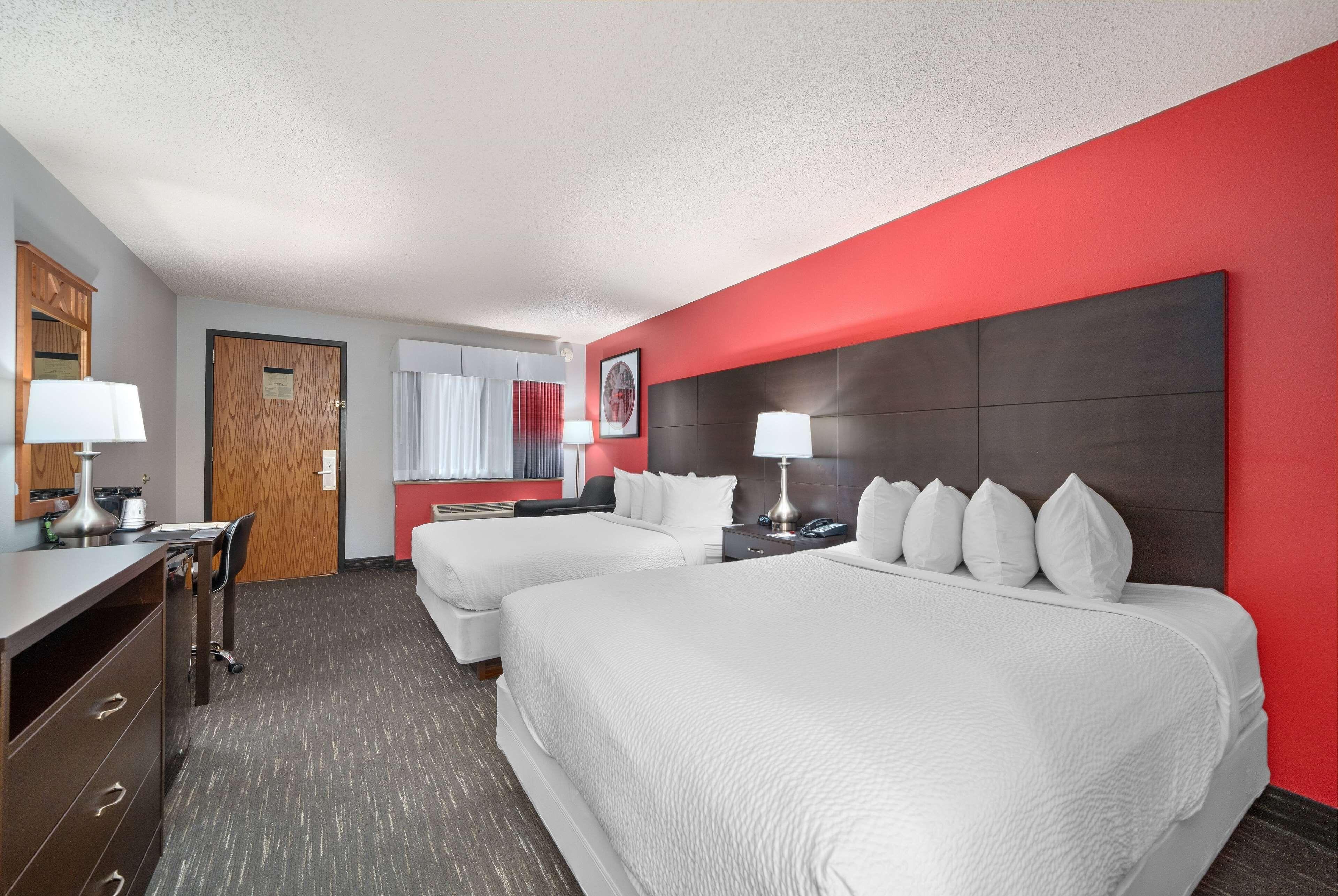 Queen Room Two Queen Beds Non-Smoking
