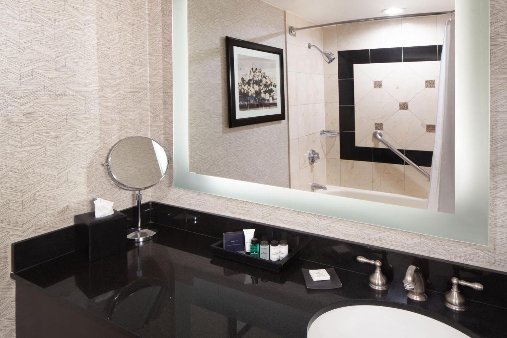 Club Room 2 Beds Club level Guest room 2 Double