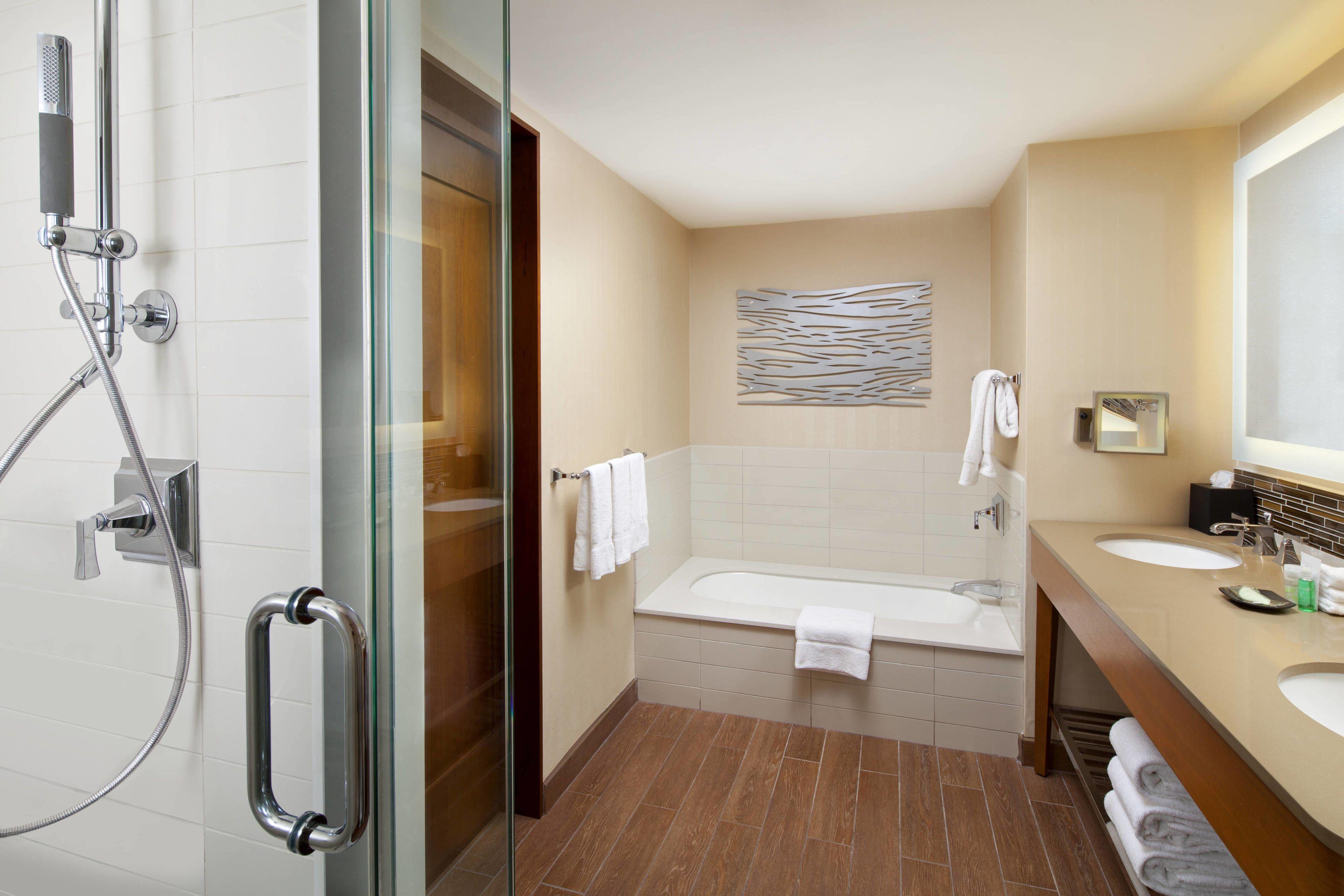 Guest room 1 King Mountain view Balcony