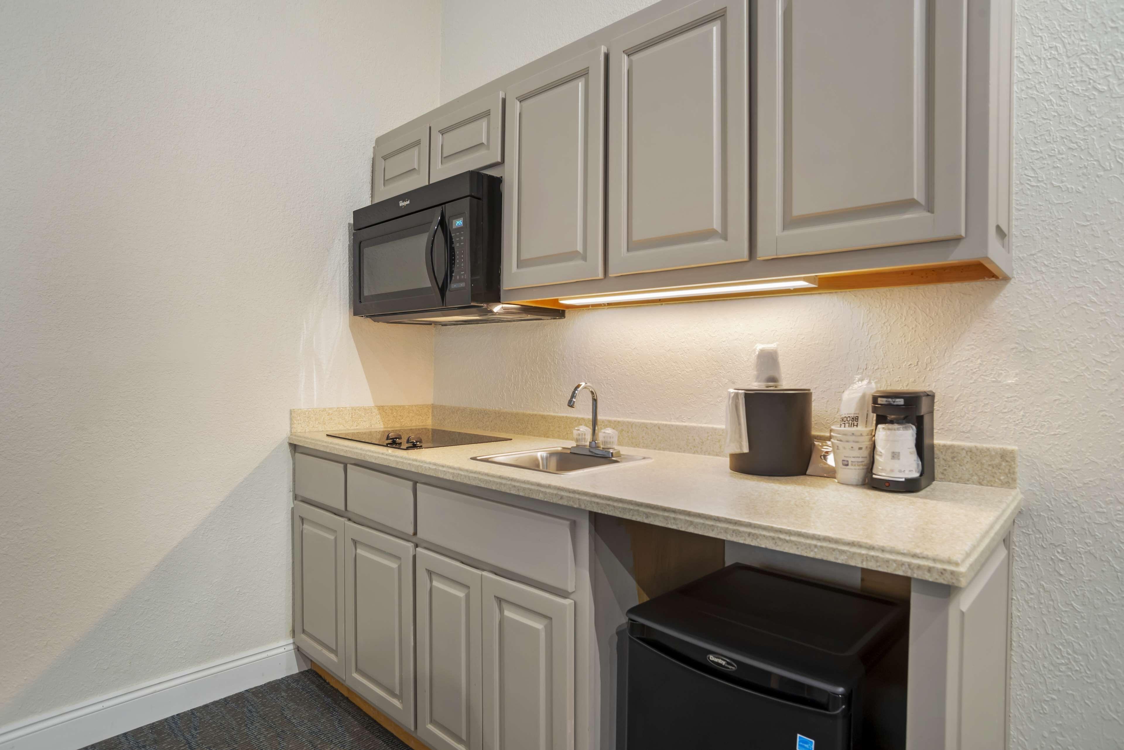 King Studio Kitchenette Street View Non-Smoking