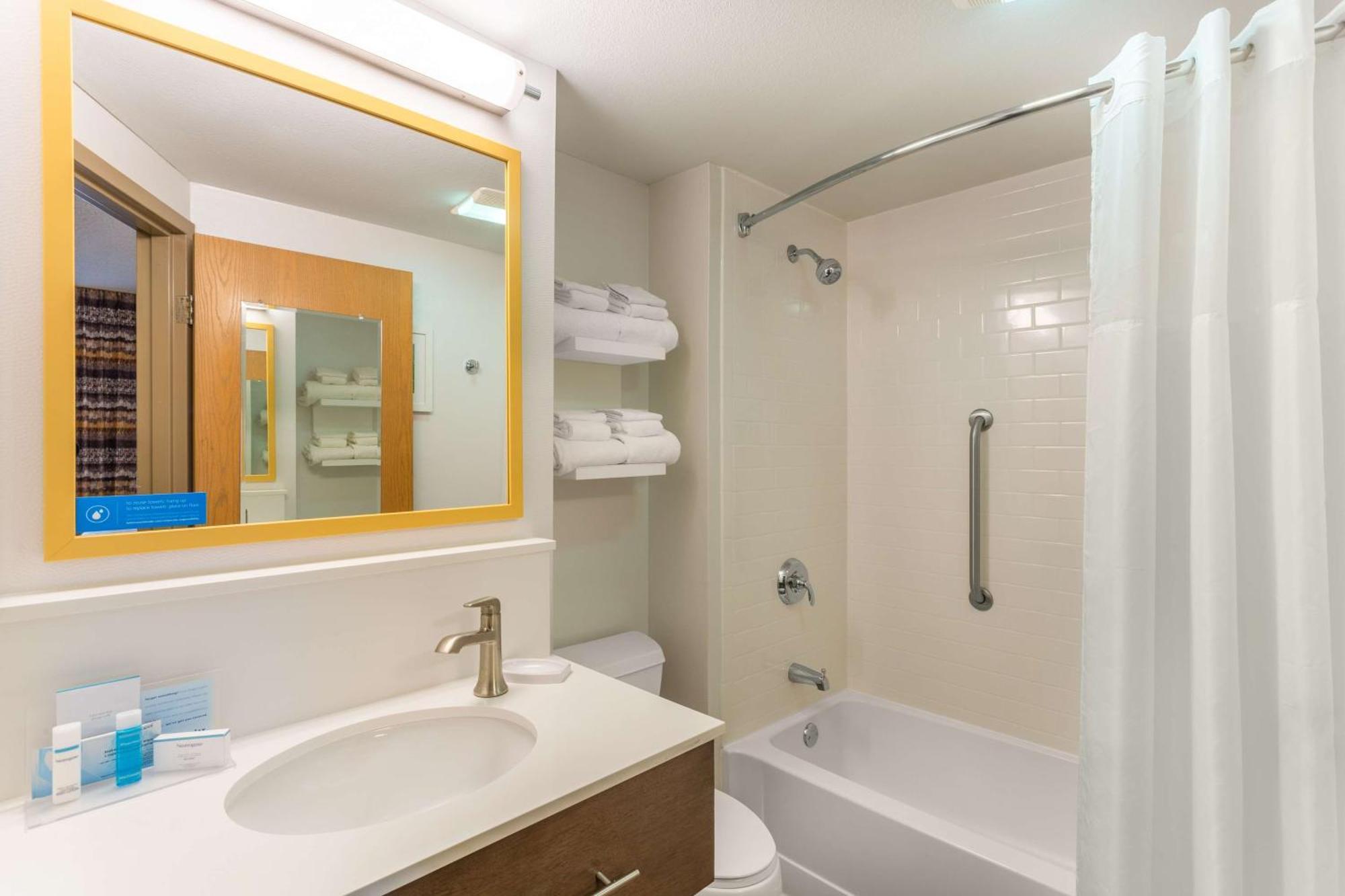 Queen Room Mobility Accessible Tub Non-Smoking