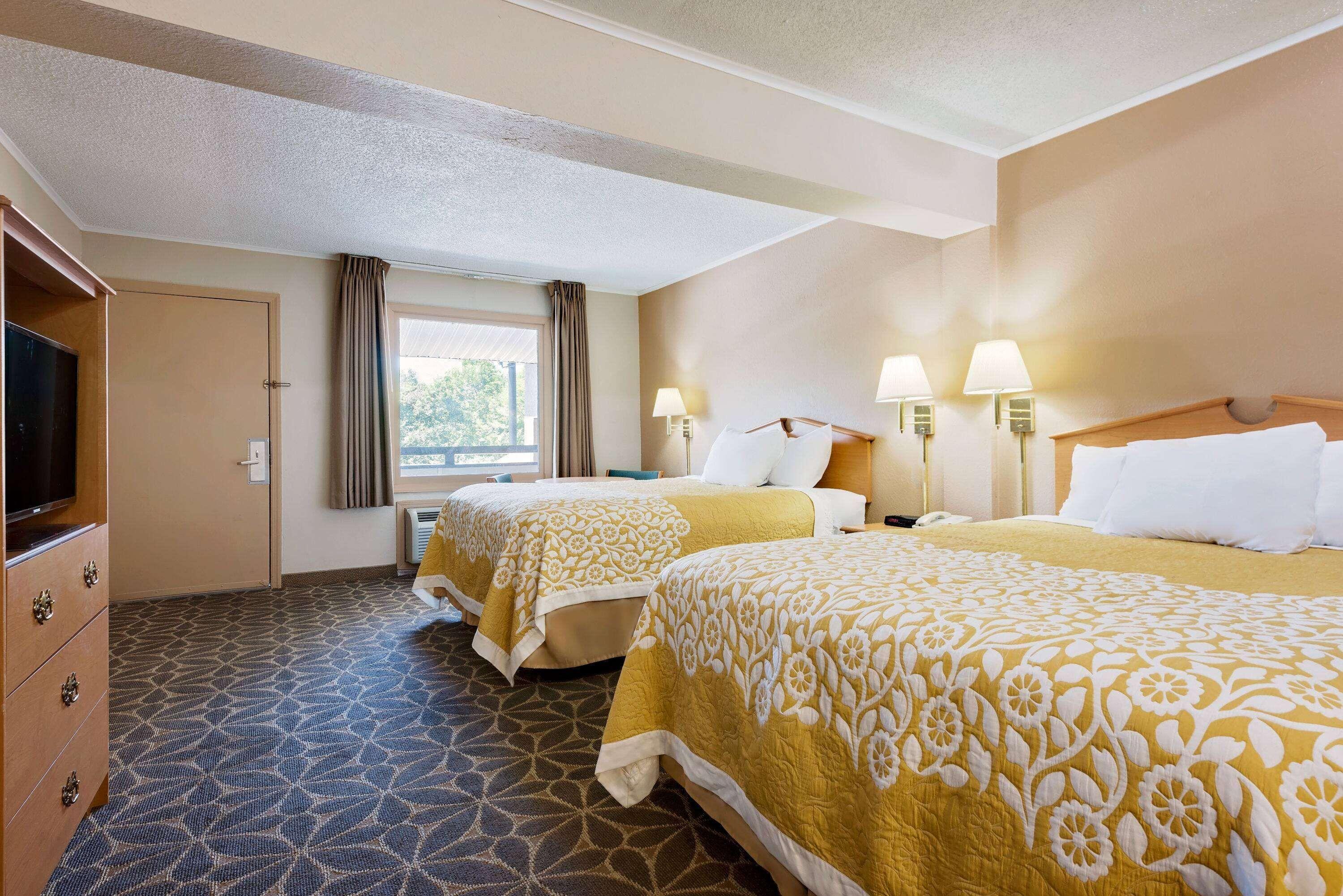 Queen Room Two Queen Beds Non-Smoking
