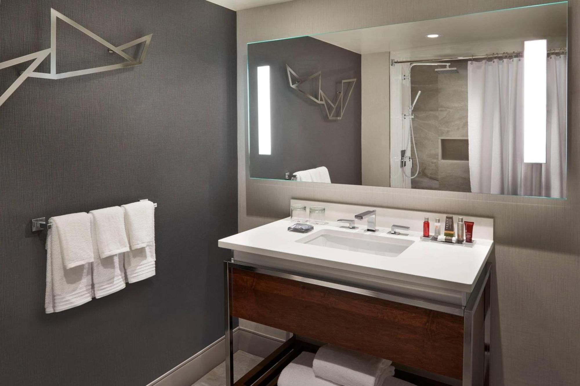 Guest room 1 King