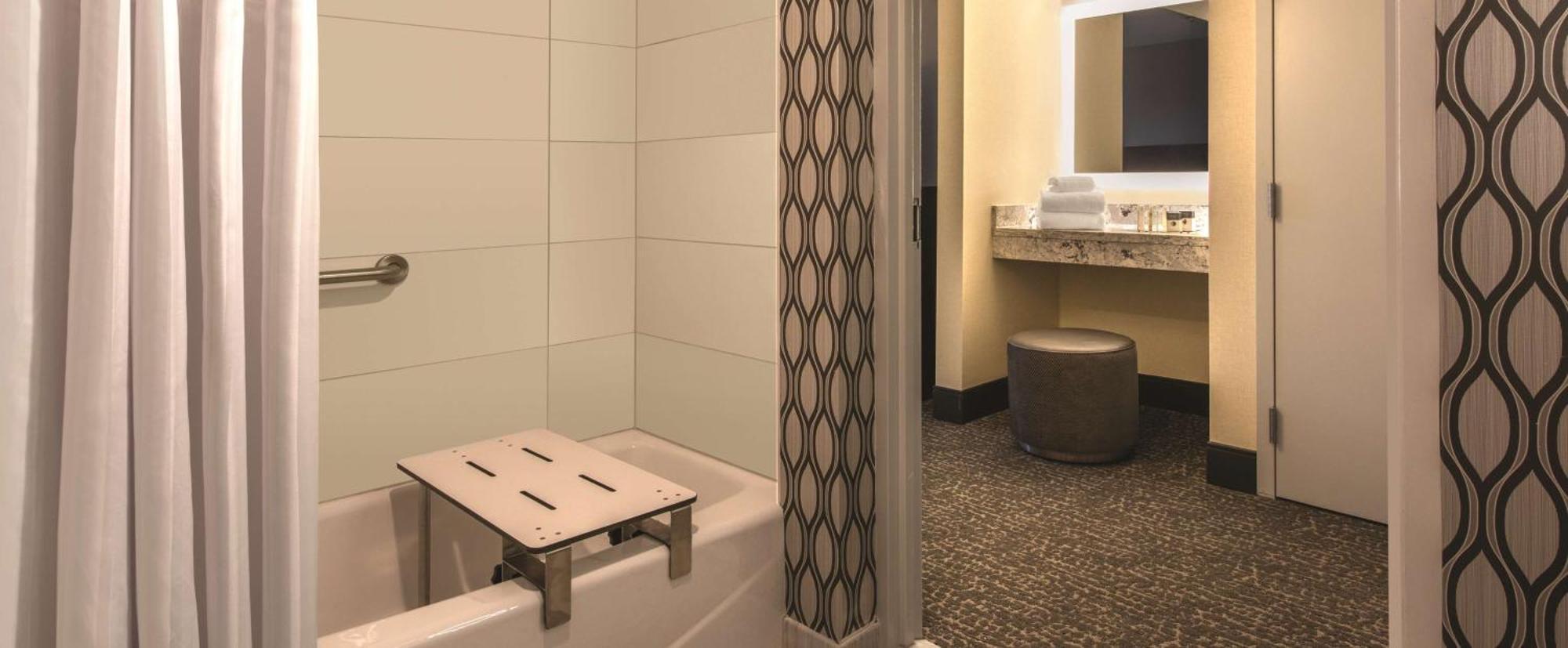 King Room Accessible Tub Mobility Access or Non-Smoking