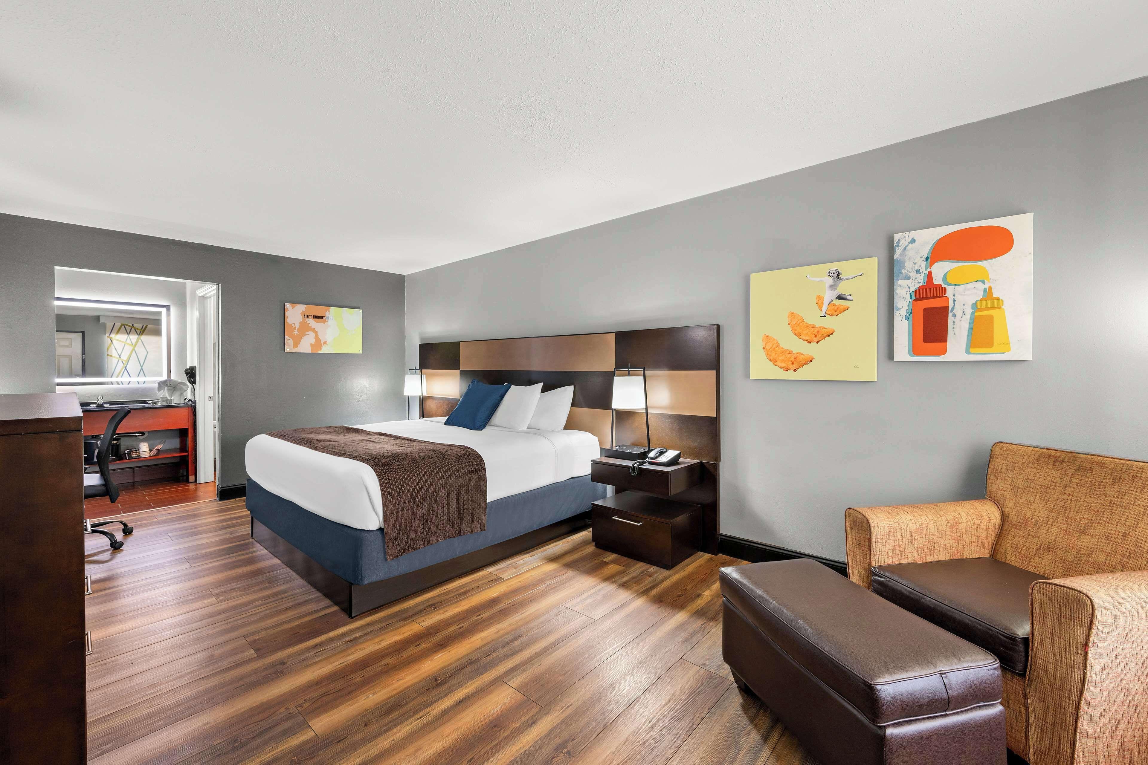 King Room Upstairs or Non-Smoking