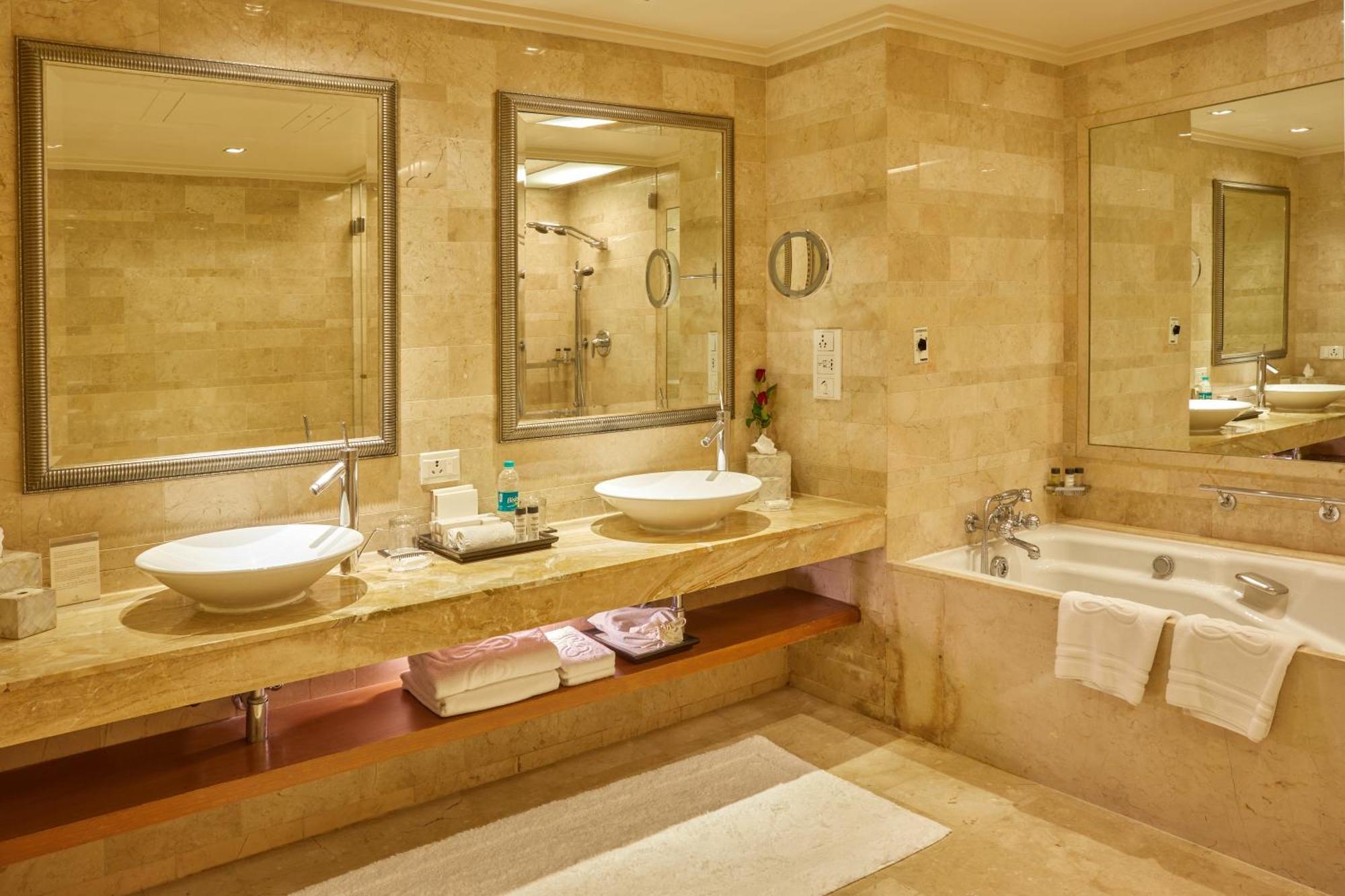 Royal Club Parlor Suite Bathtub Airport Transfers High Tea Evening Cocktail Hours