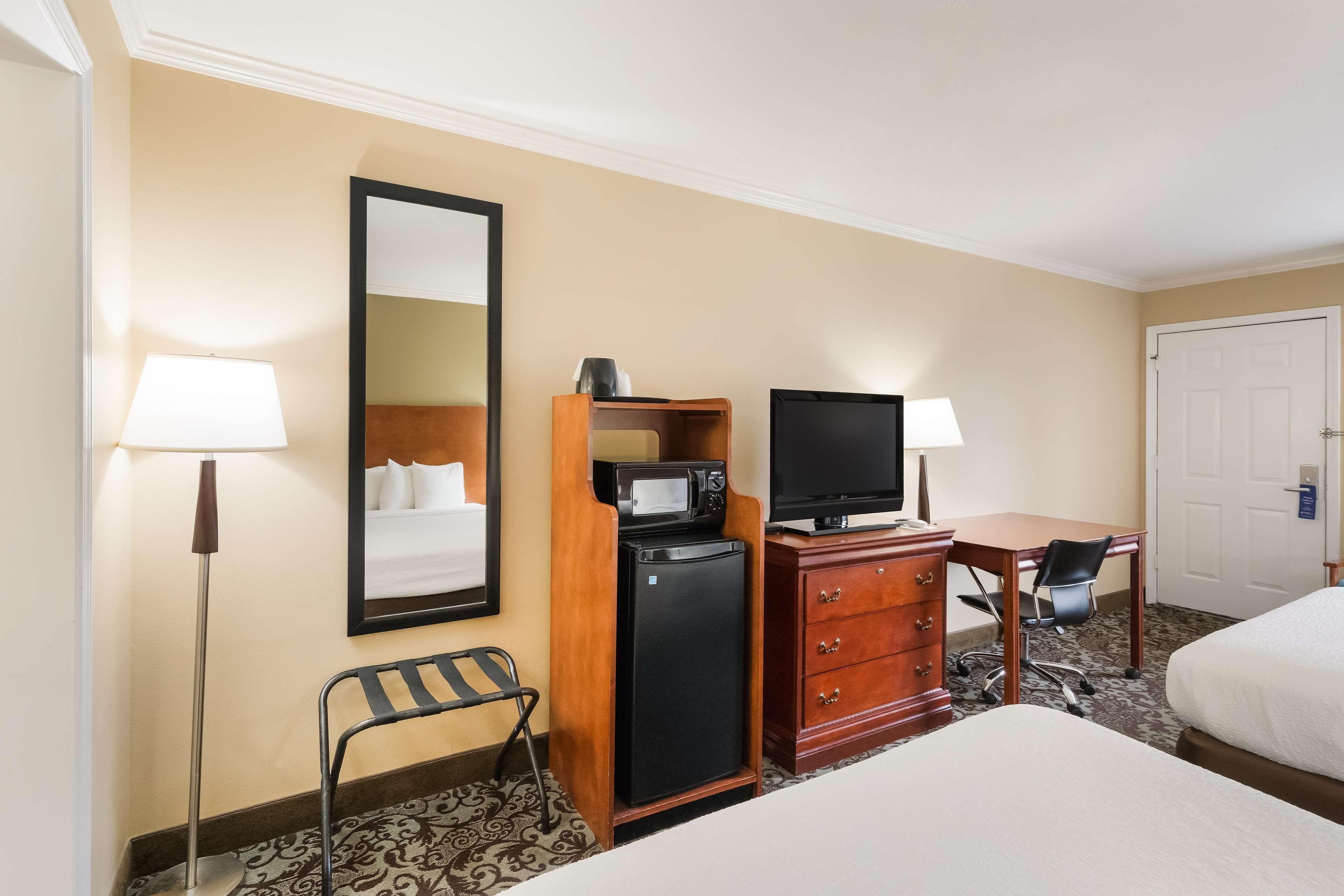 Queen Room Two Queen Beds Smoking