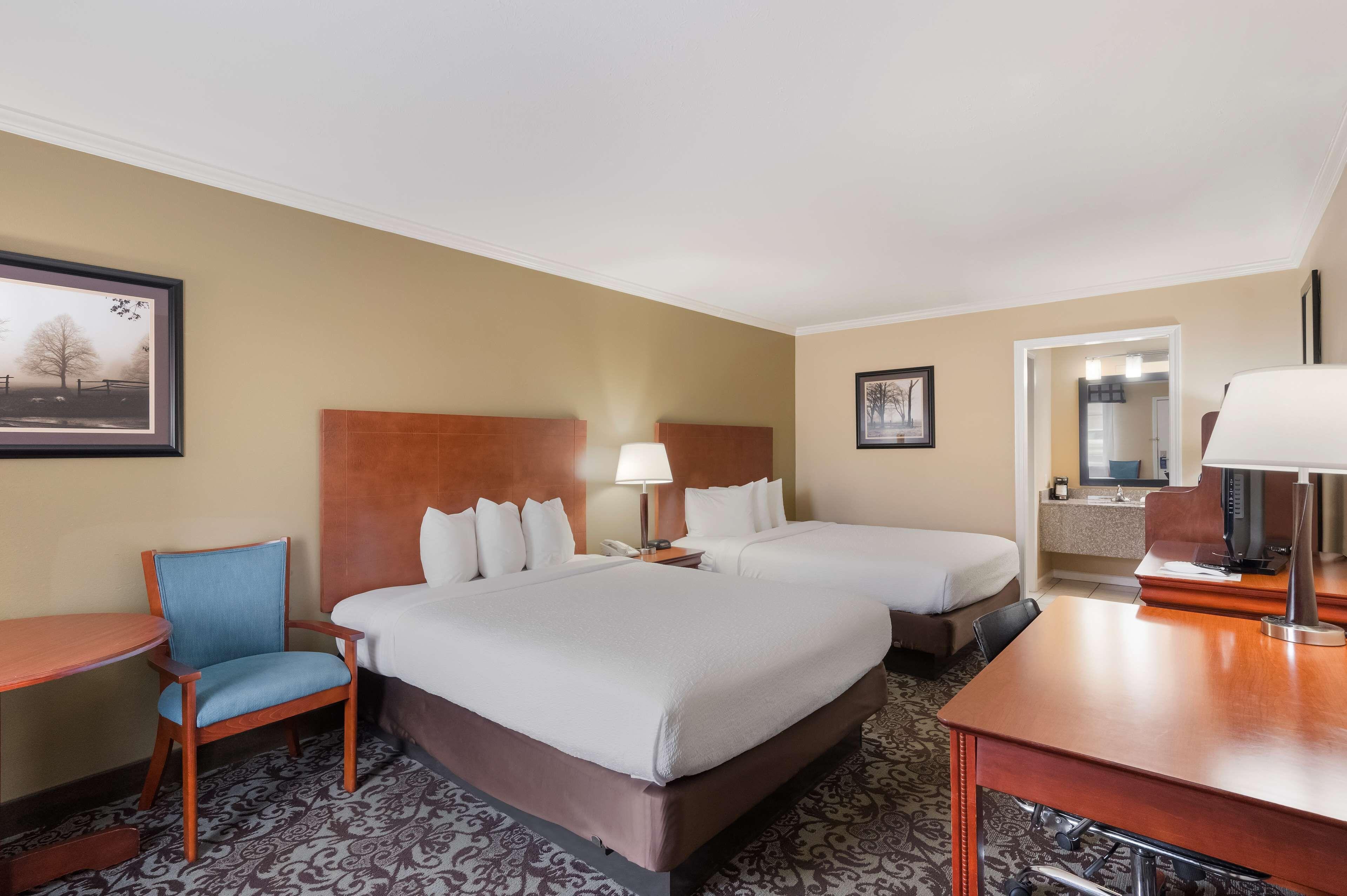 Queen Room Two Queen Beds Smoking