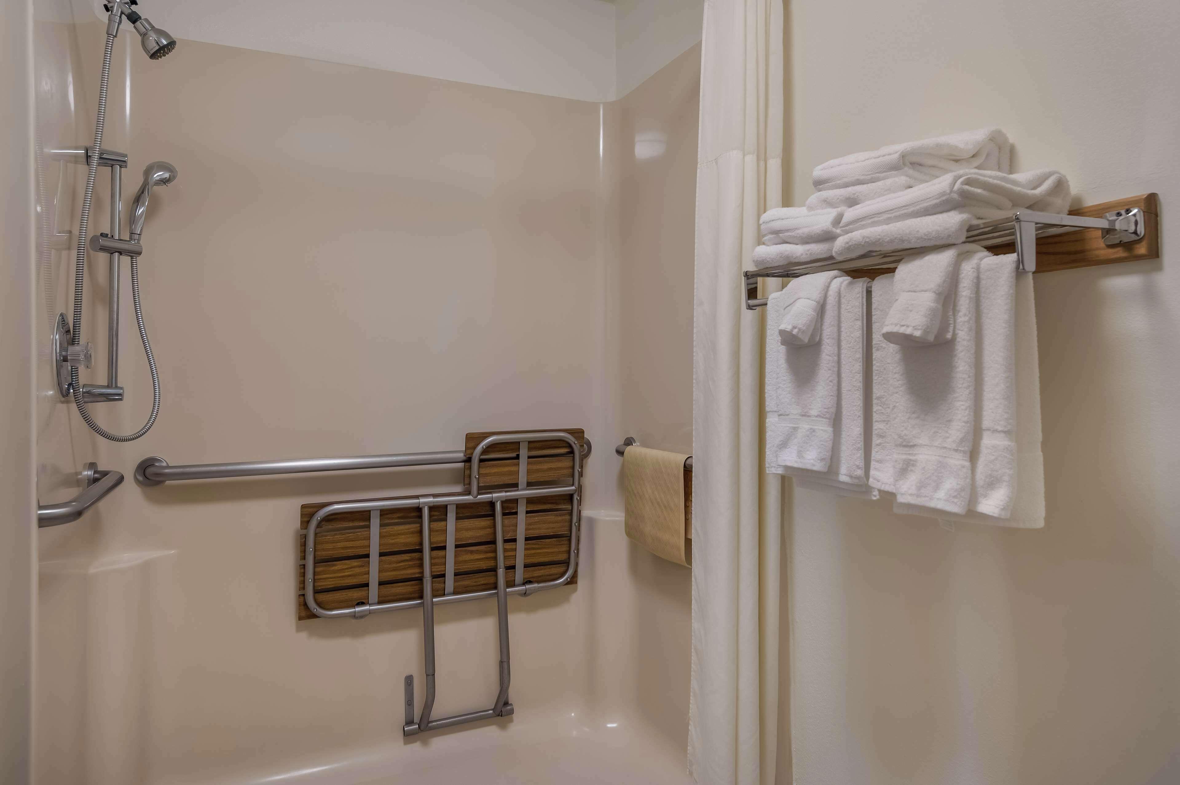 King Room with Roll-in Shower - Disability Access/Non-Smoking