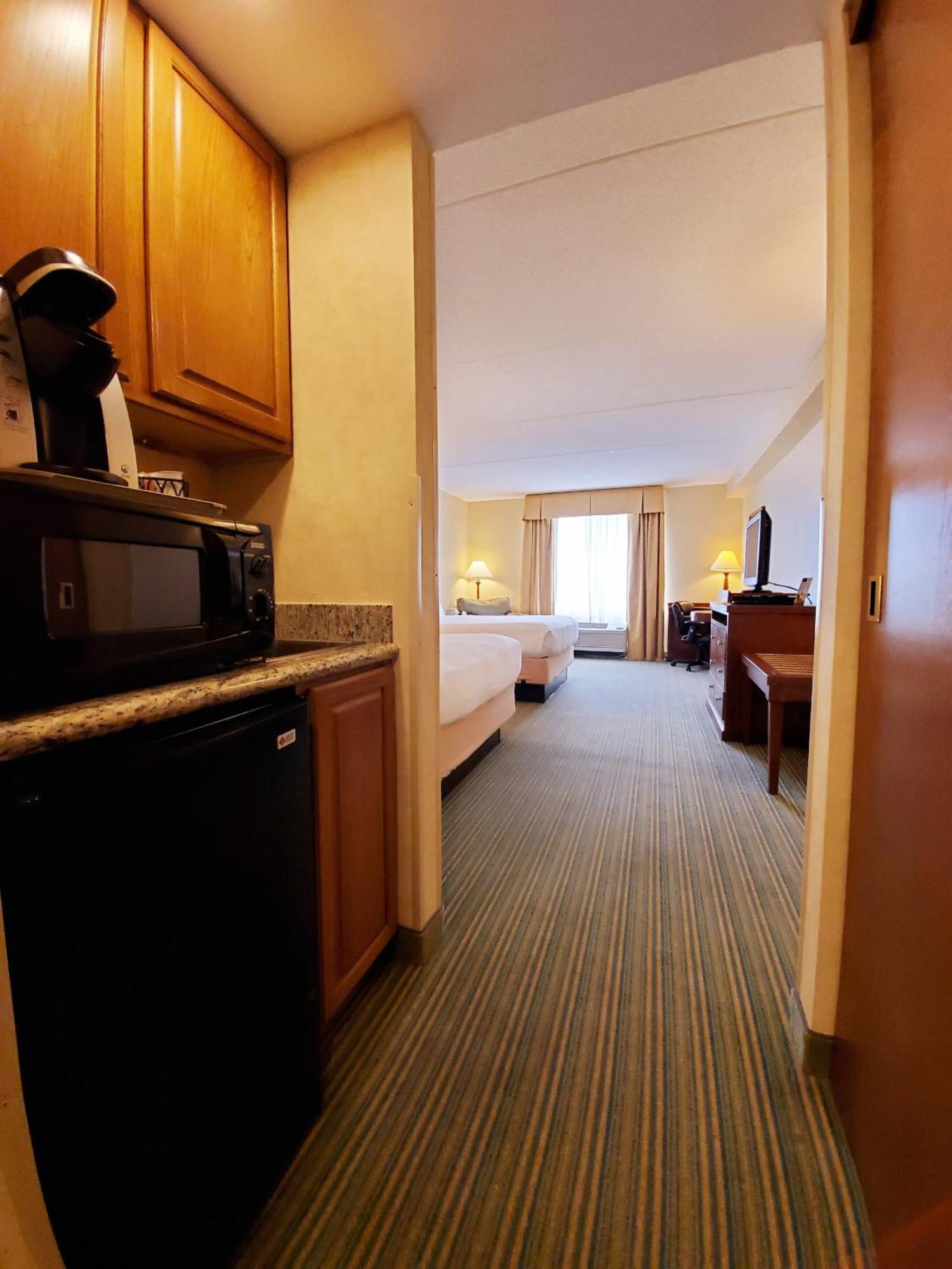 Standard Queen Room