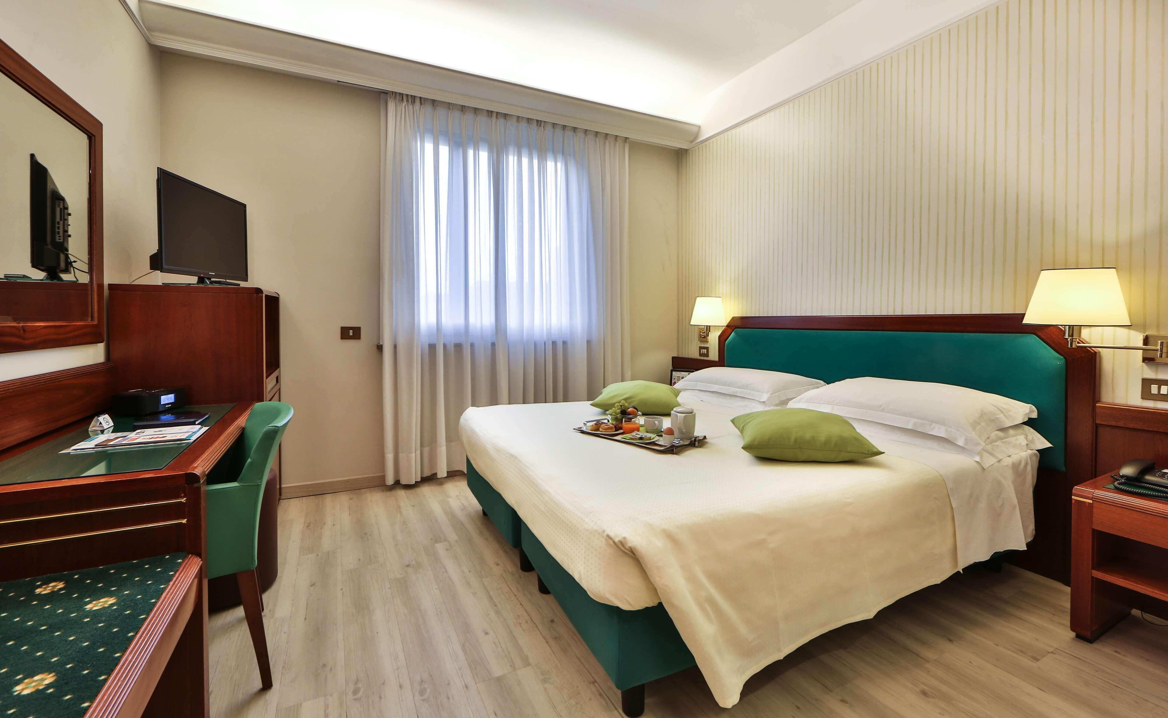 Standard Queen Room