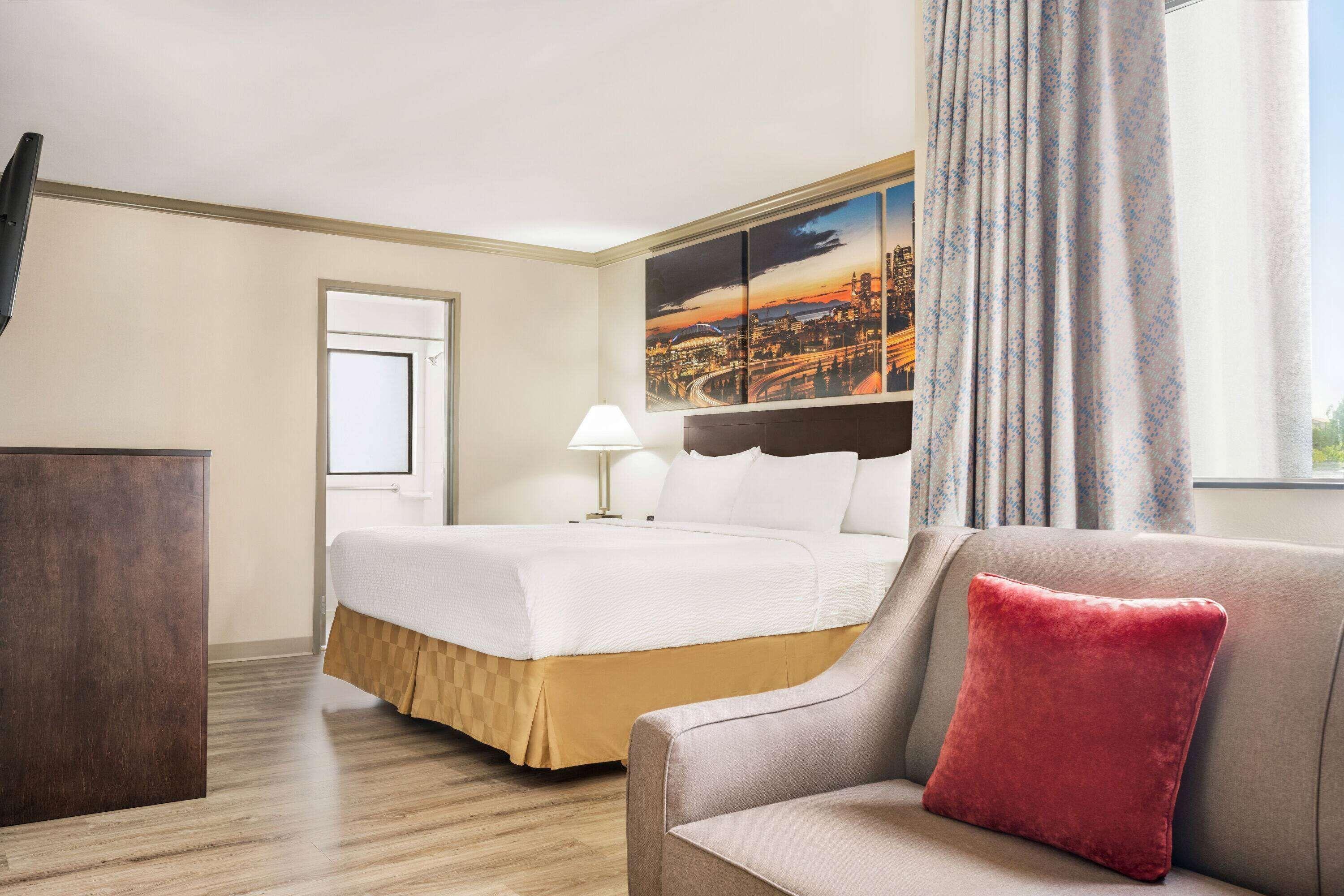 One-Bedroom King Suite Non-Smoking