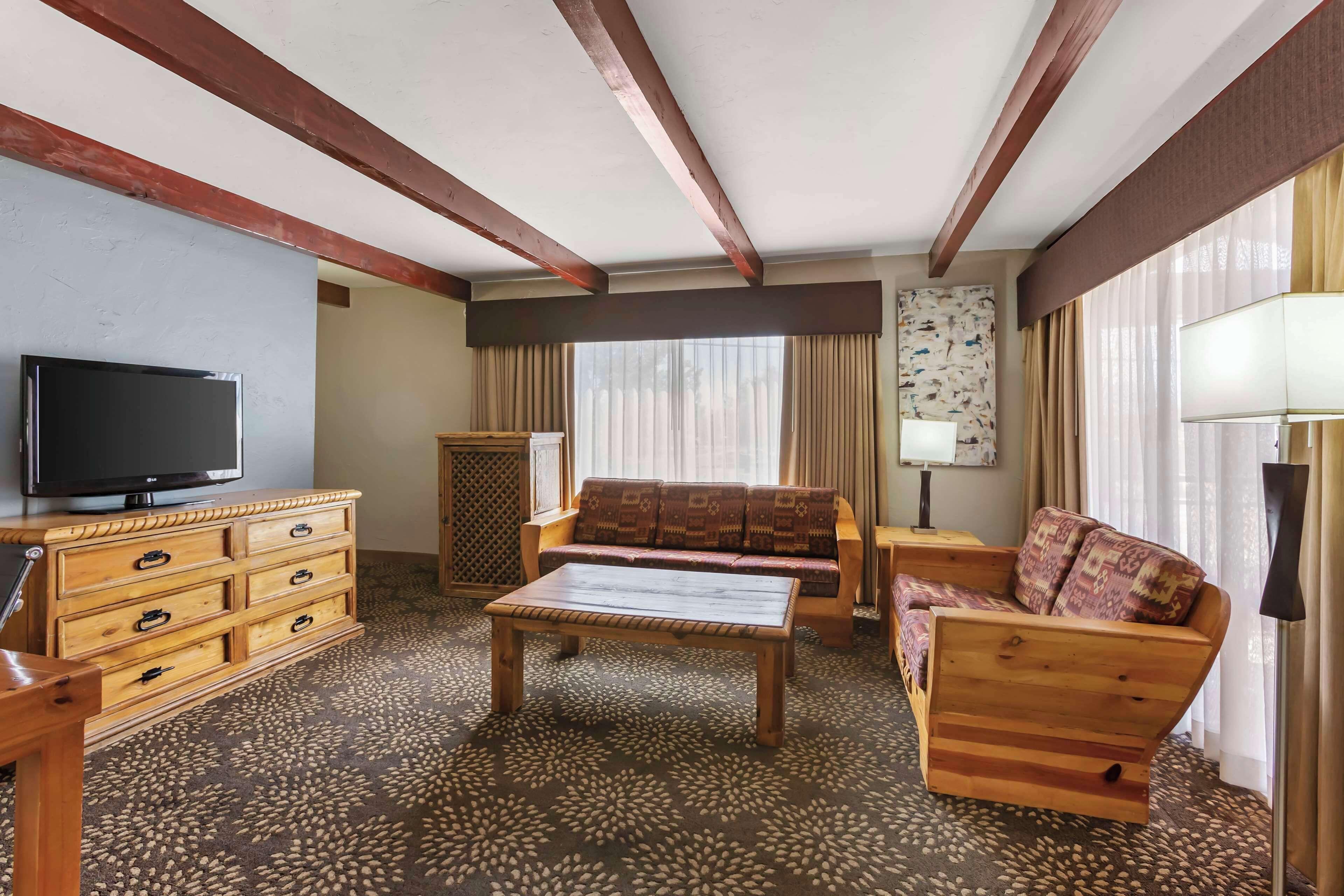 Queen Suite Two Queen Beds Non-Smoking