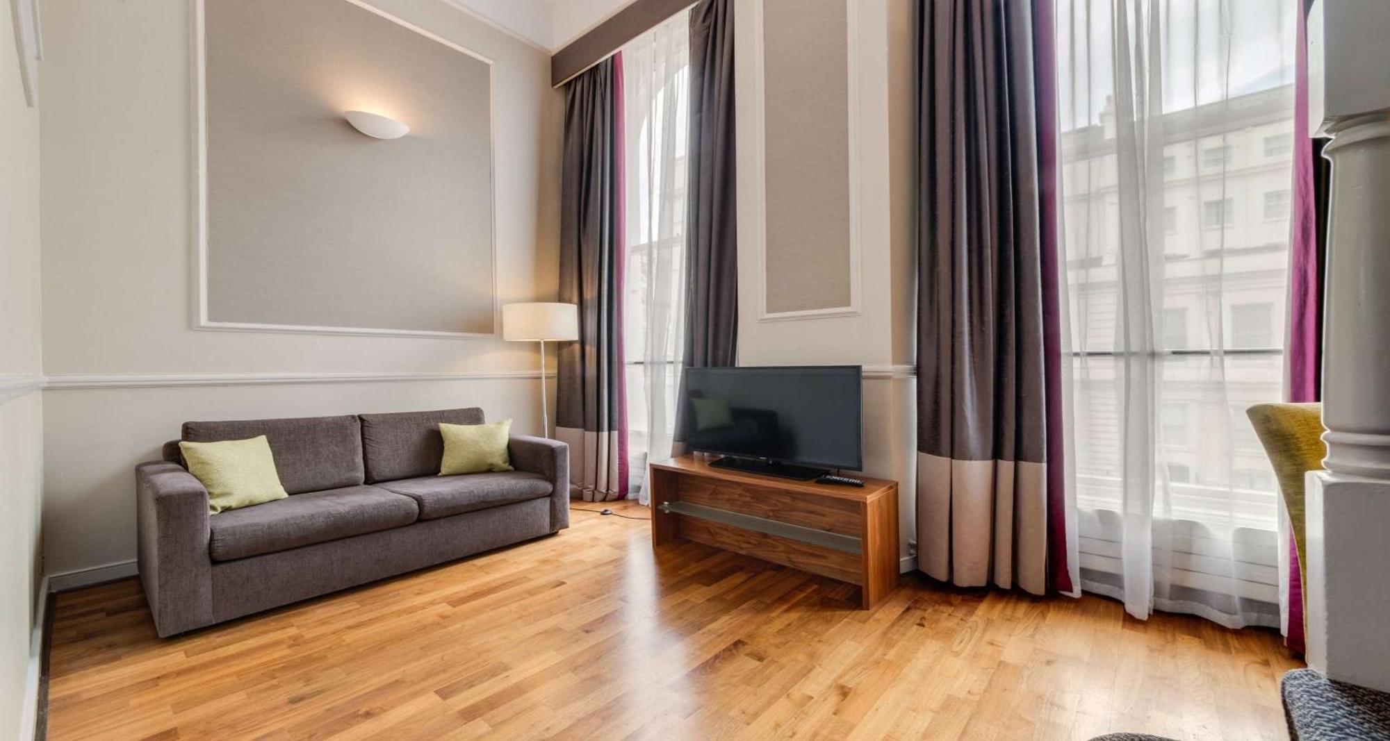 Executive Suite - Split Level,1516358077:JPEG