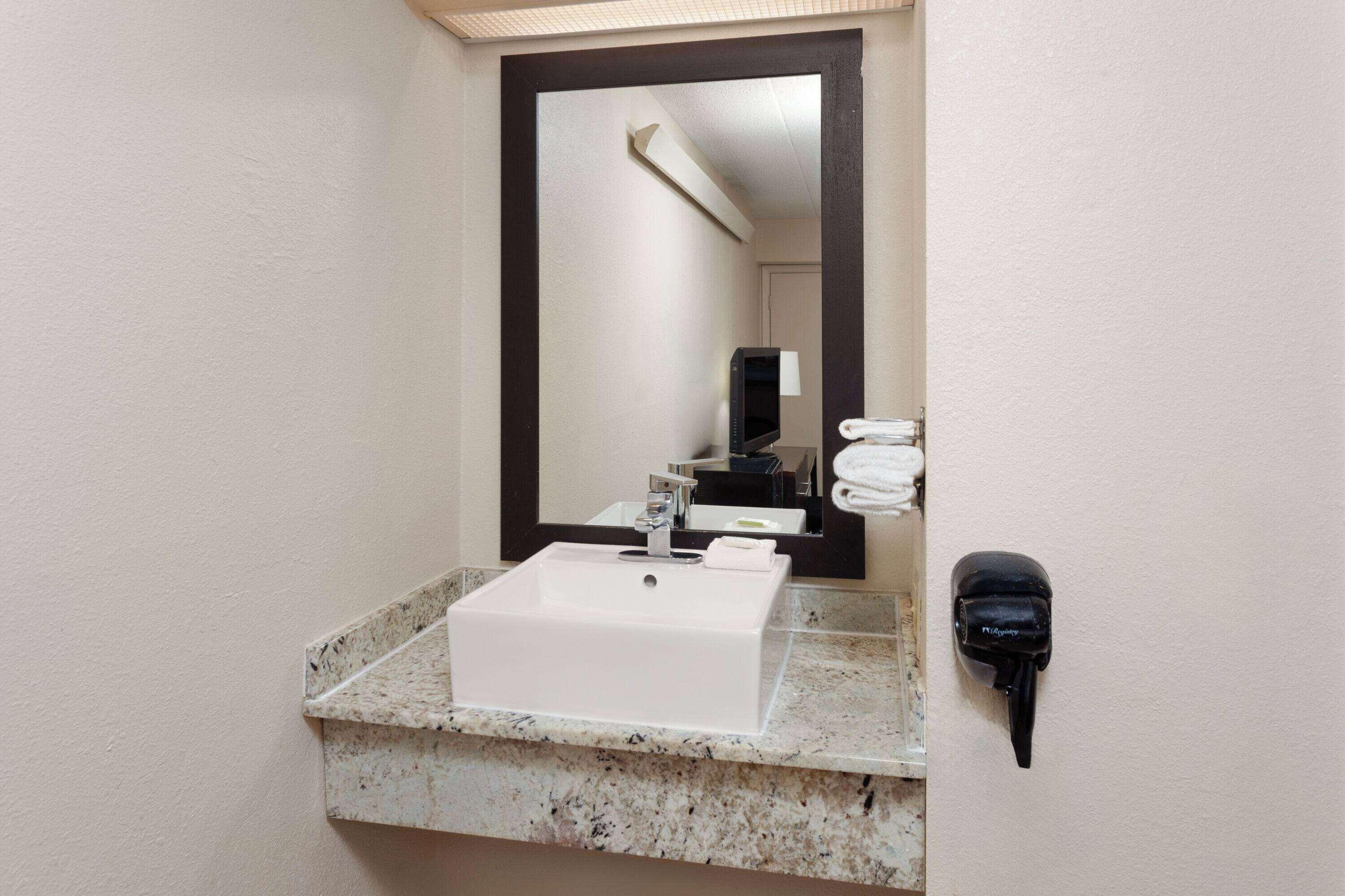 Mobility Accessible Roomm Two Double Beds Bathtub Grab Bars Non-Smoking
