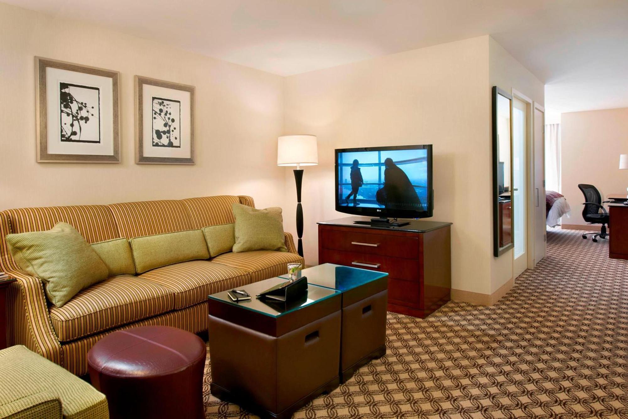 One-Bedroom Executive King Suite Sofa Bed