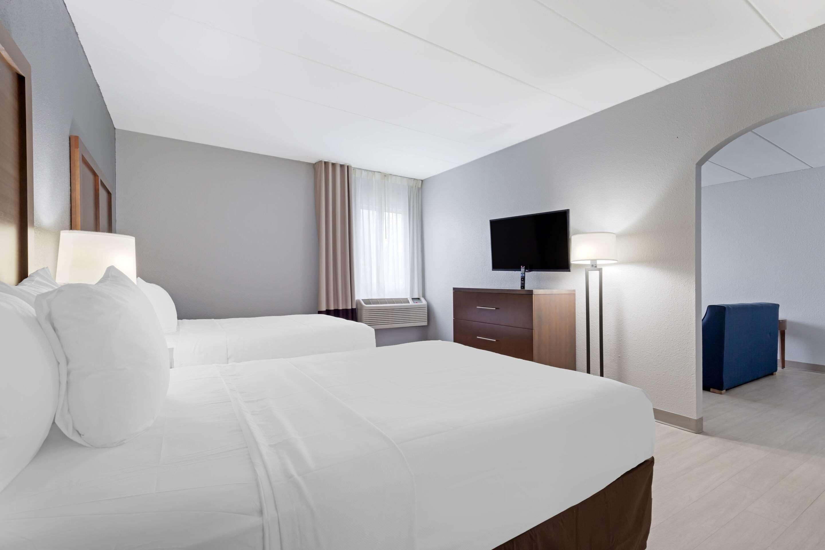 Suite Two Double Beds Non-Smoking