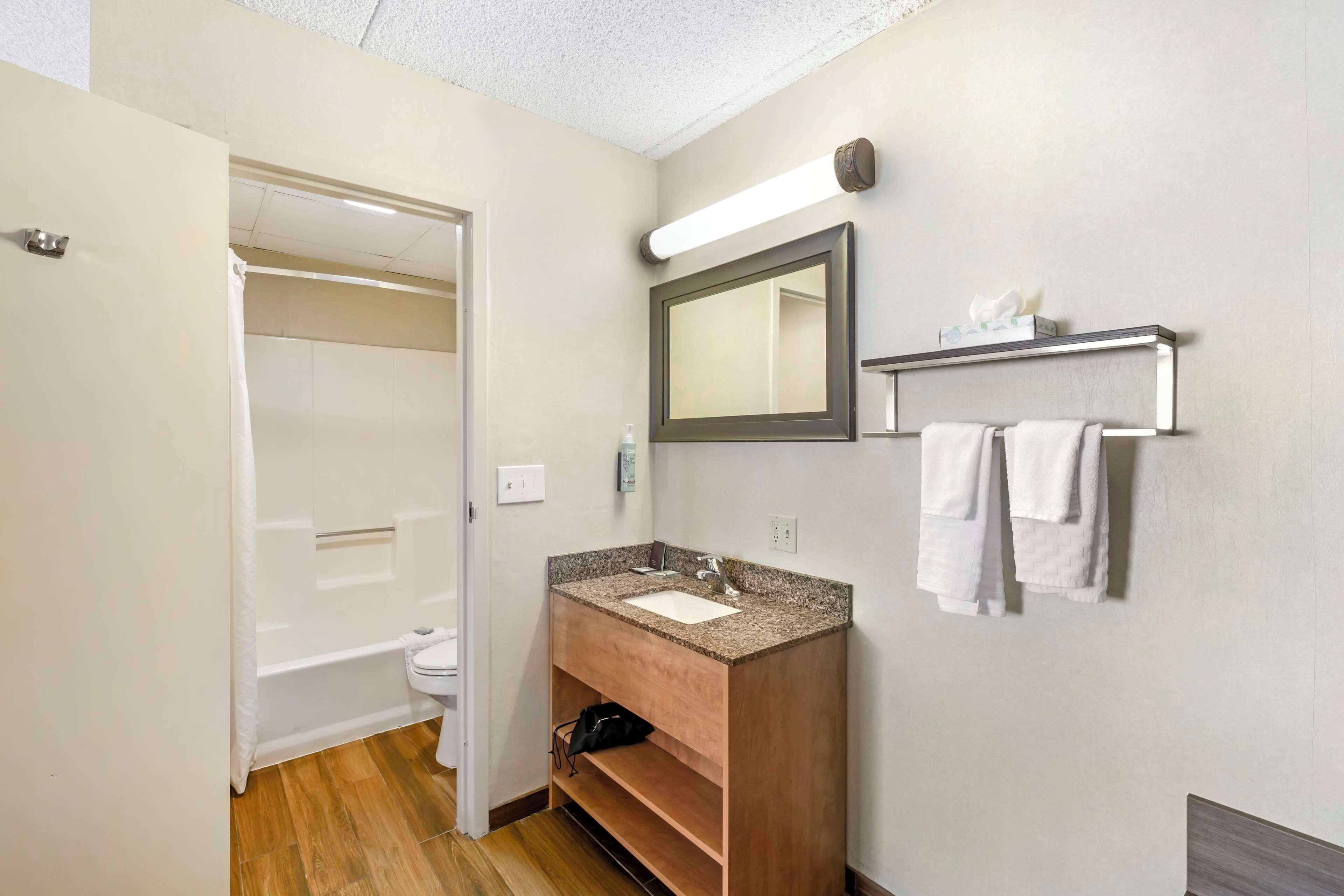 Large King Room - Non-Smoking