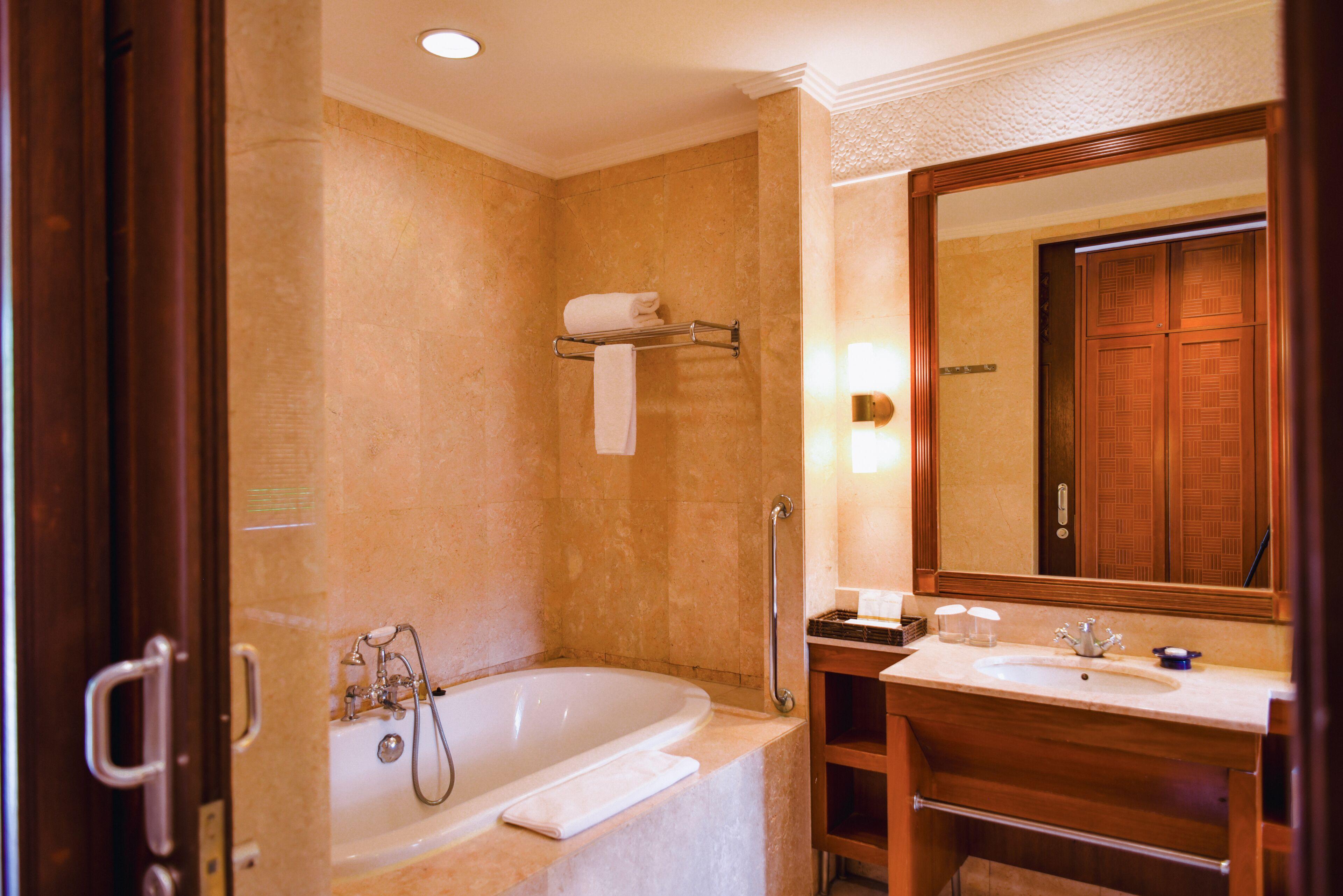 Deluxe Suite Twin Room Garden View