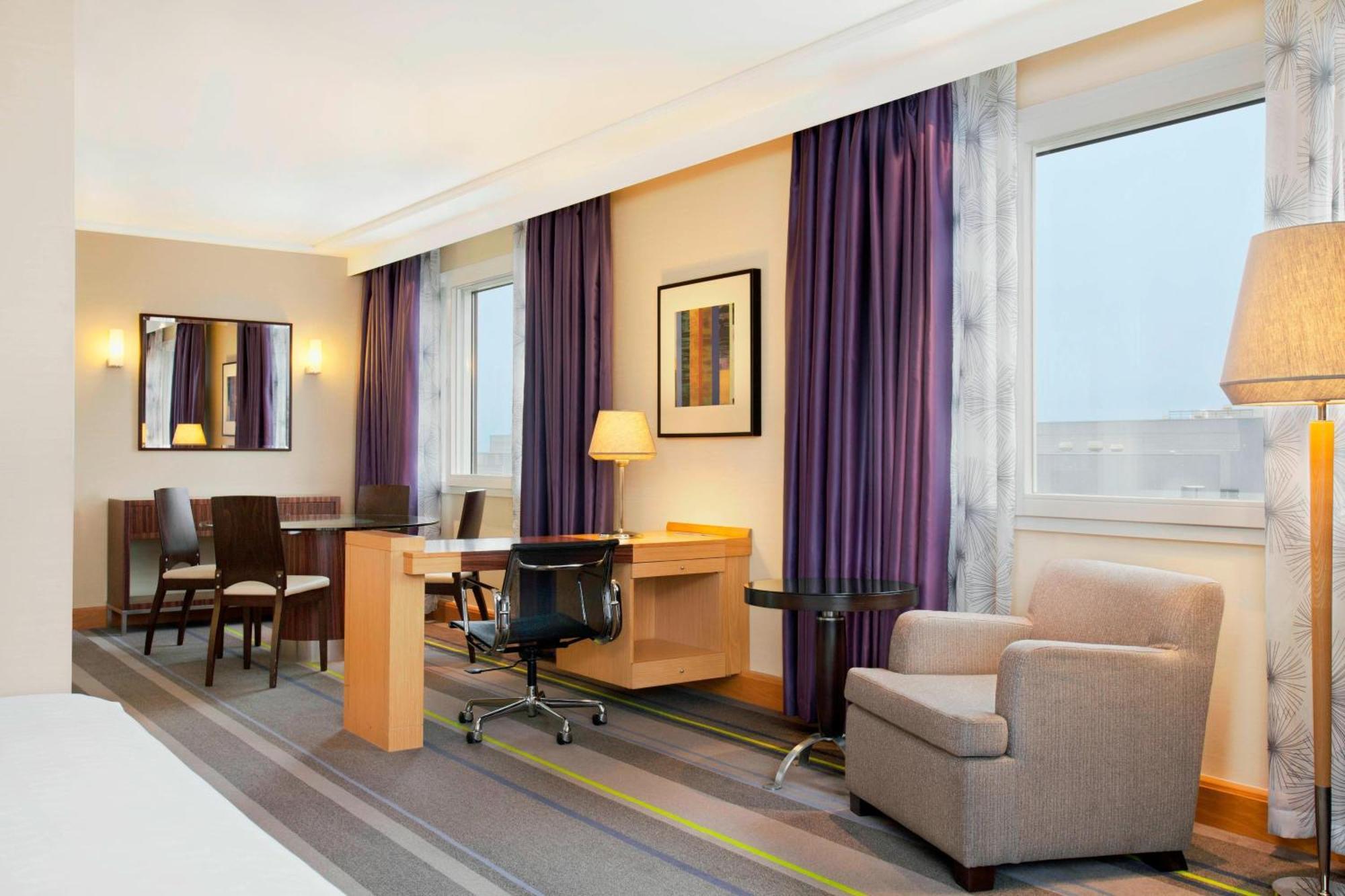 Junior Suite Club lounge access Junior Suite 1 King