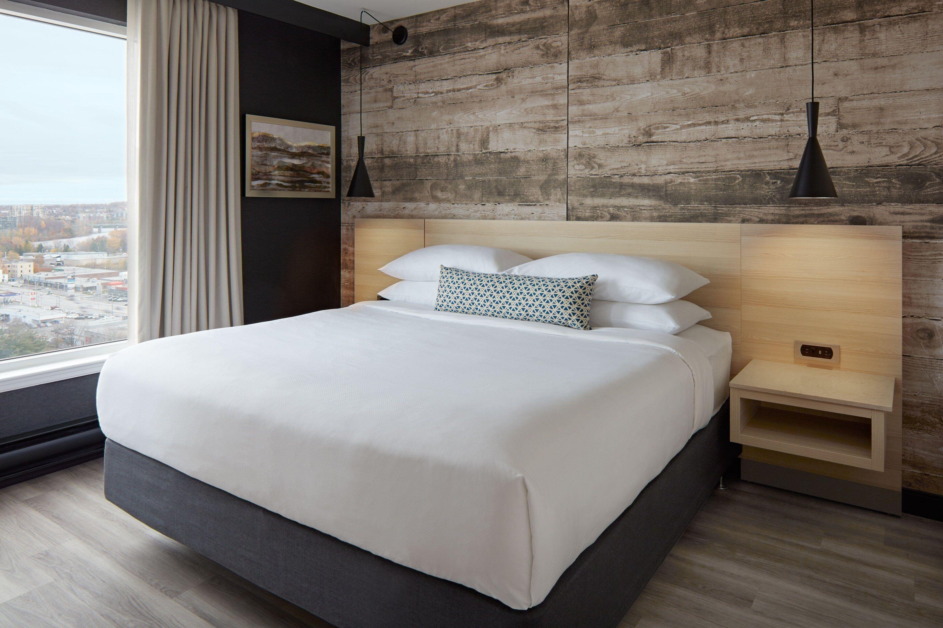 One Bedroom Suite 1 King