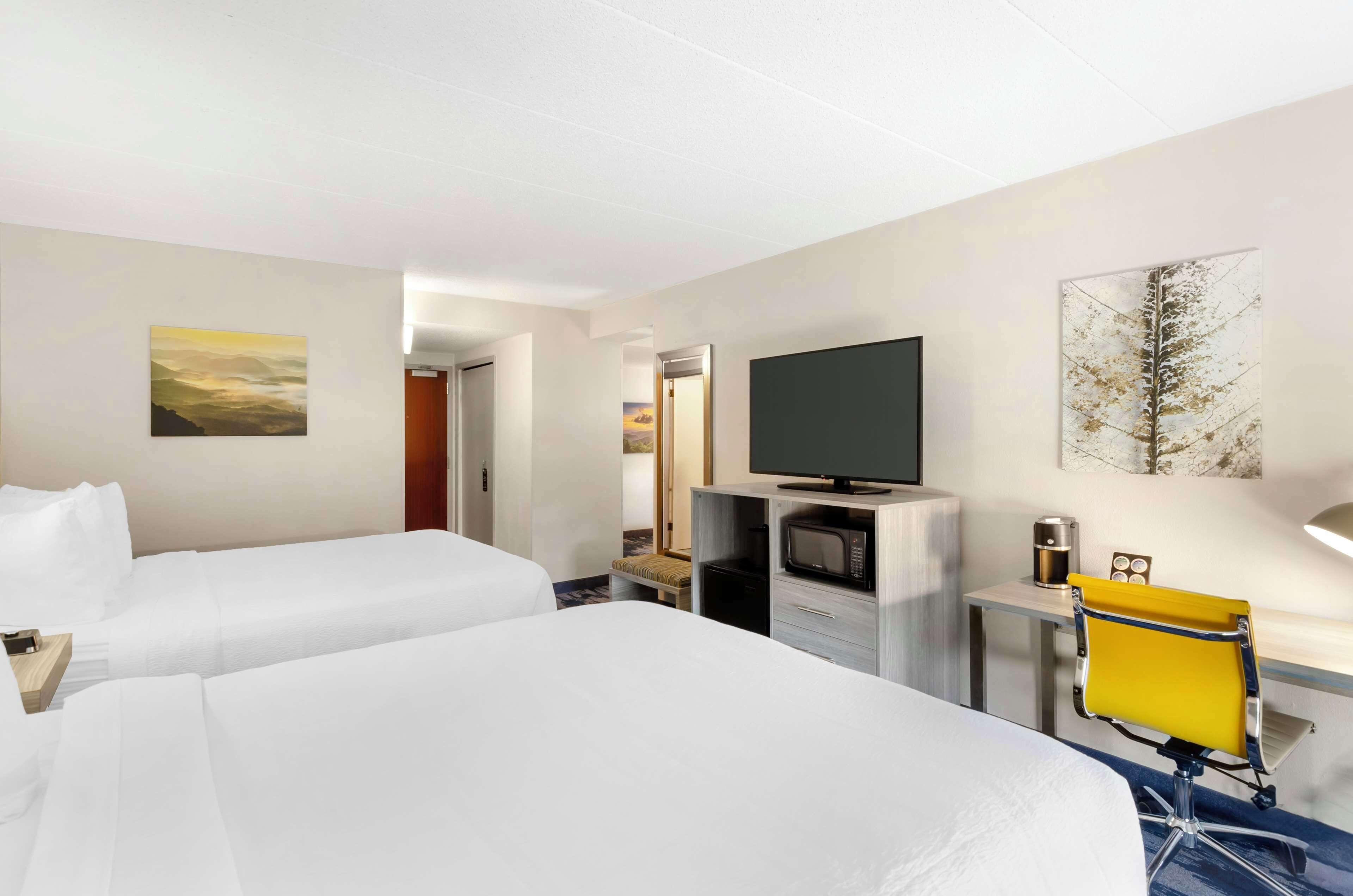 Queen Suite Two Queen Beds