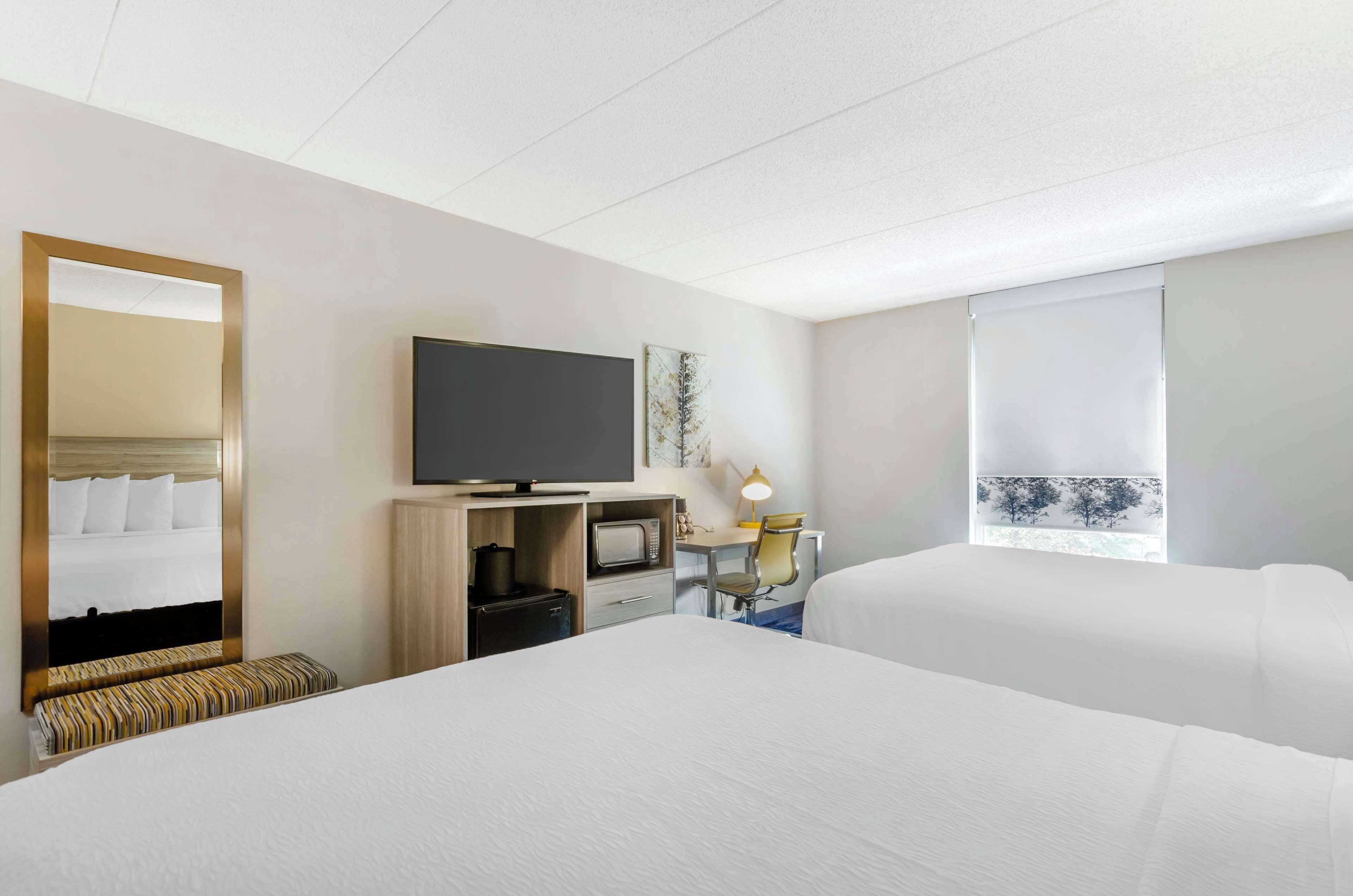 Queen Suite Two Queen Beds