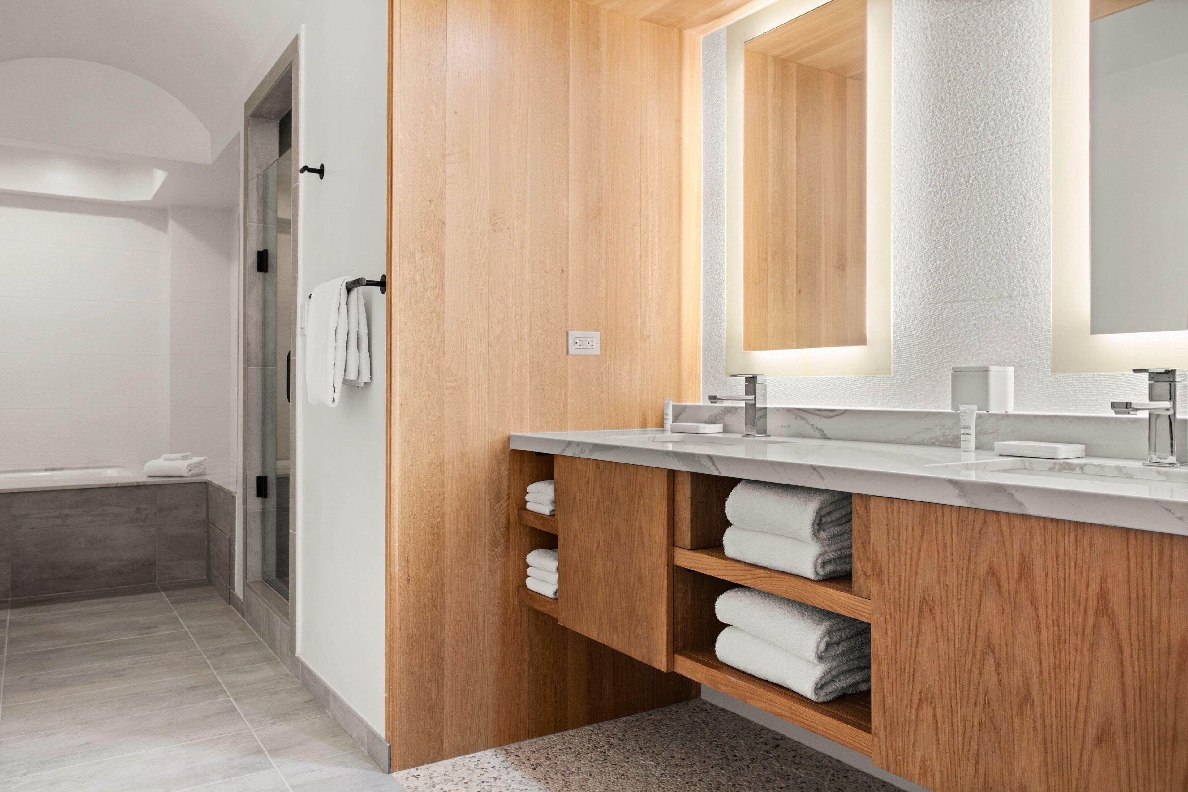 King Room Marina View Concierge Level