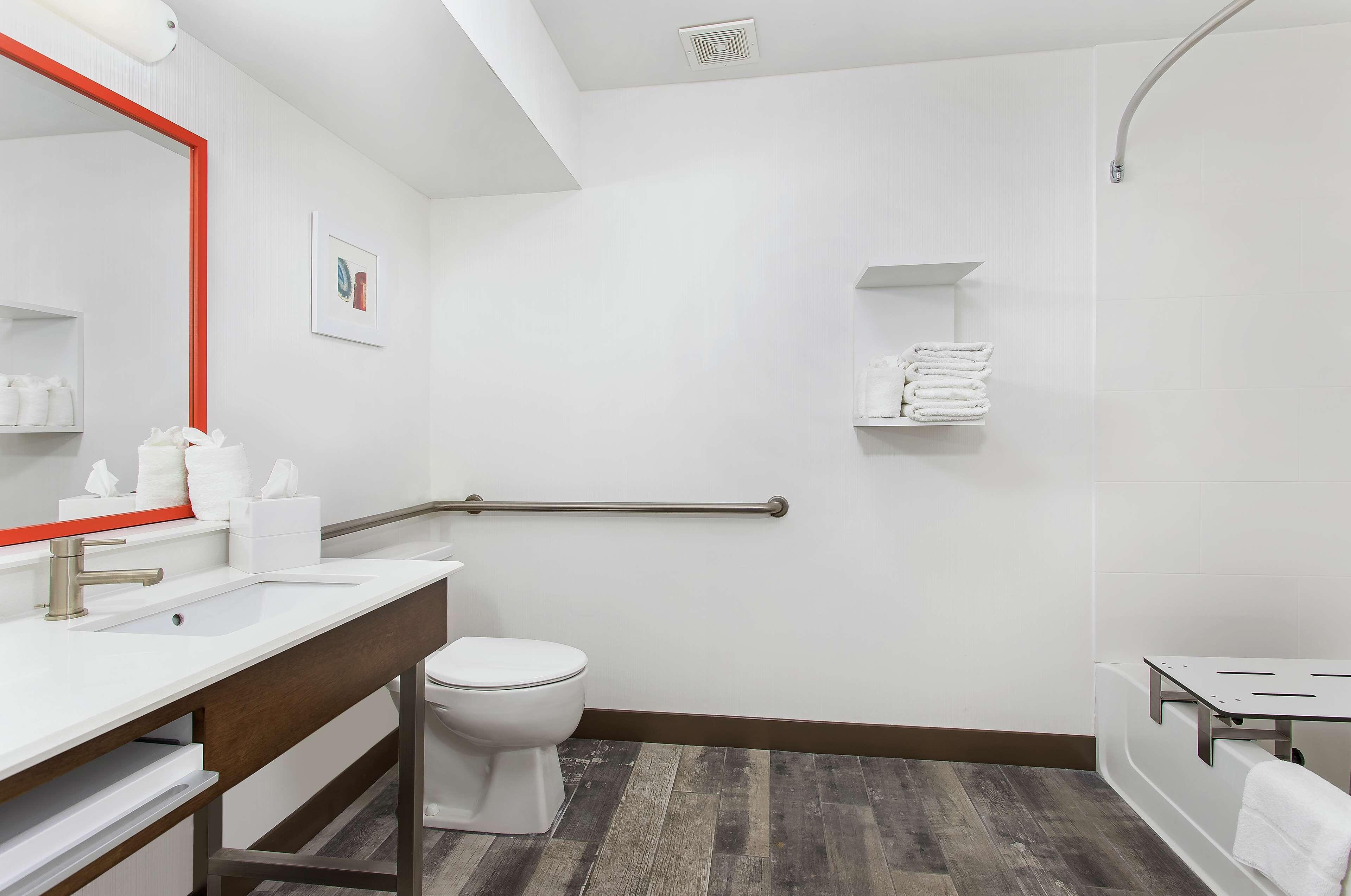 King Room Accessible Tub Mobility Hearing Access or Non-Smoking