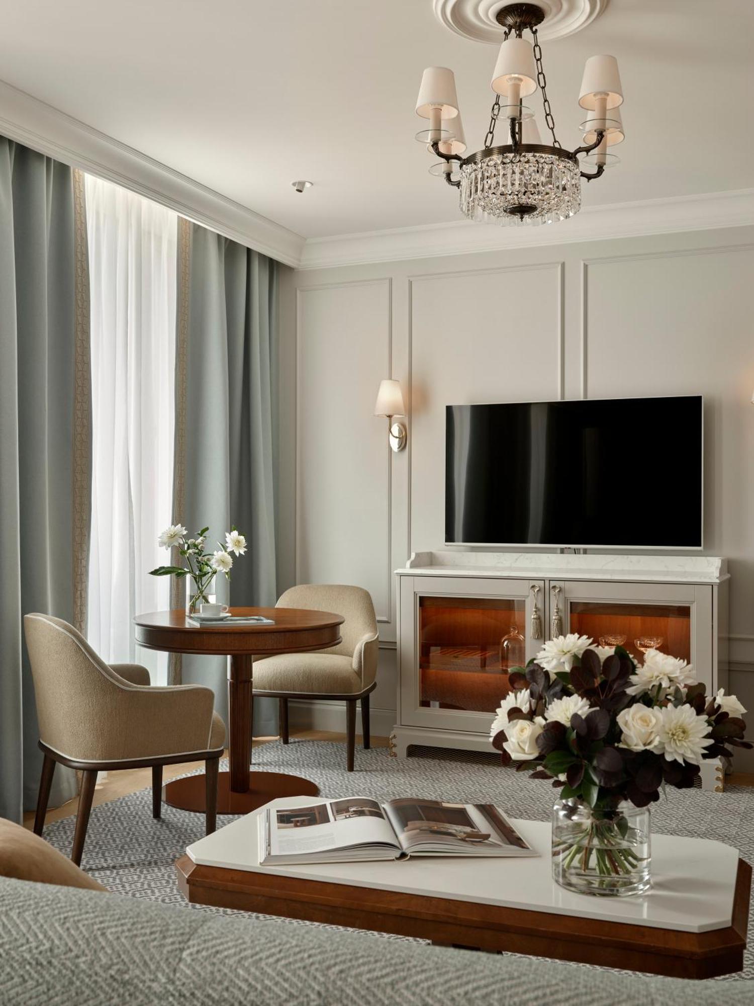 Executive king with spa and lounge access