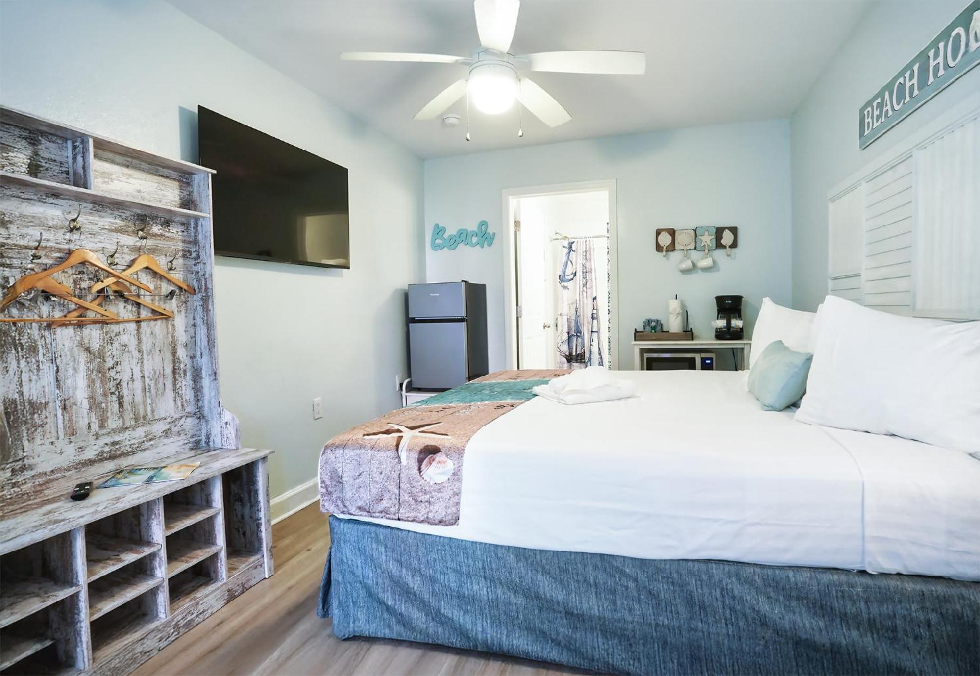 Standard Queen Room