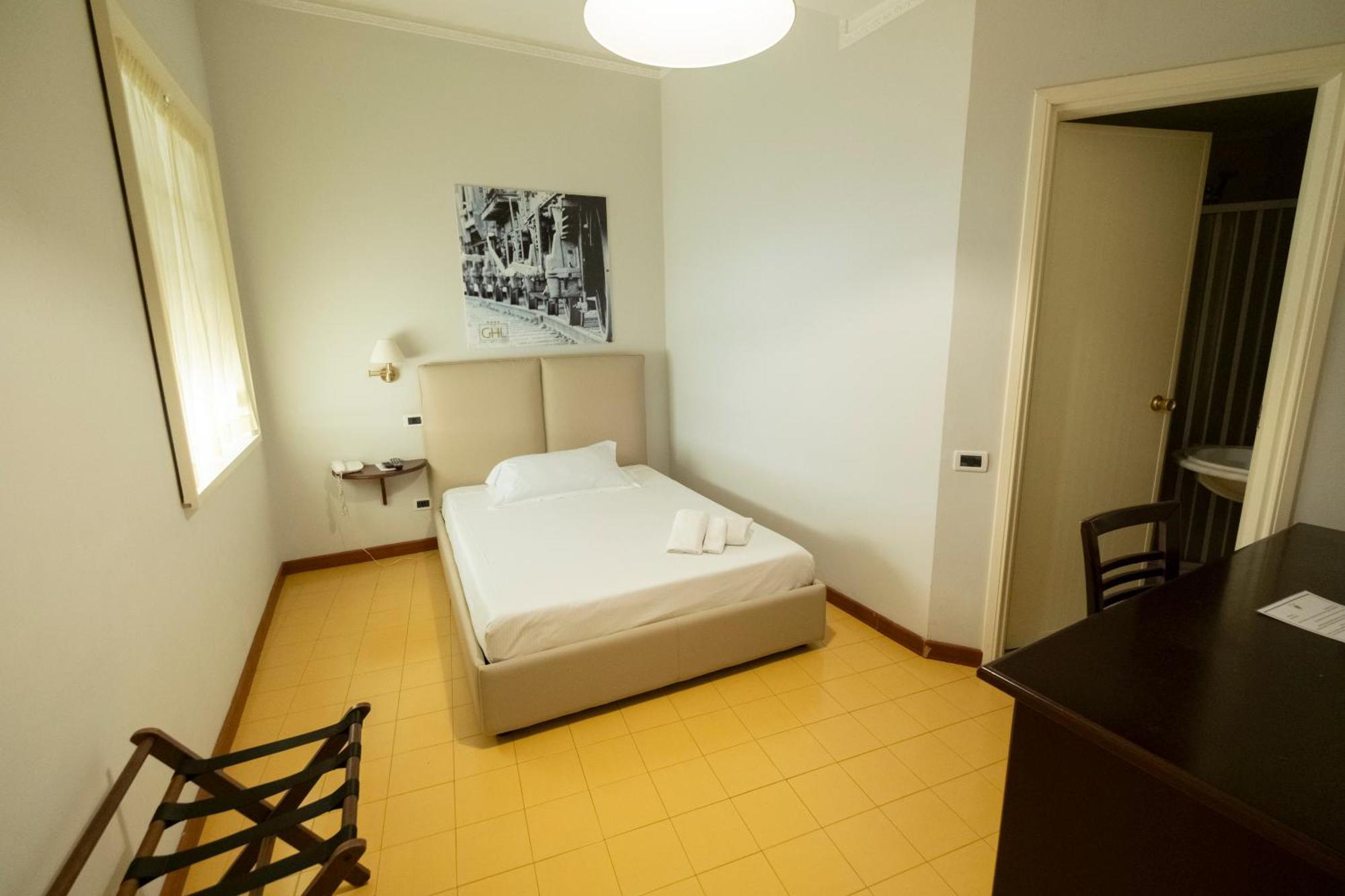 Standard Queen Room