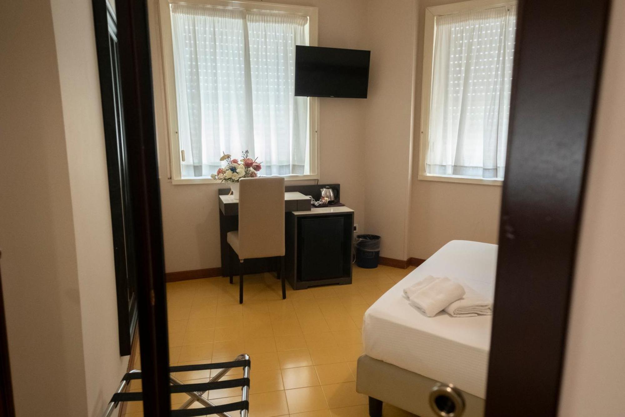 Standard Queen Room