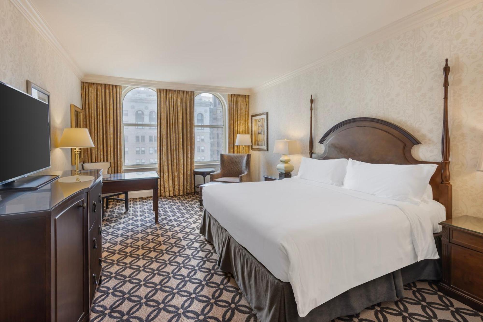Deluxe Room 1 King Bed