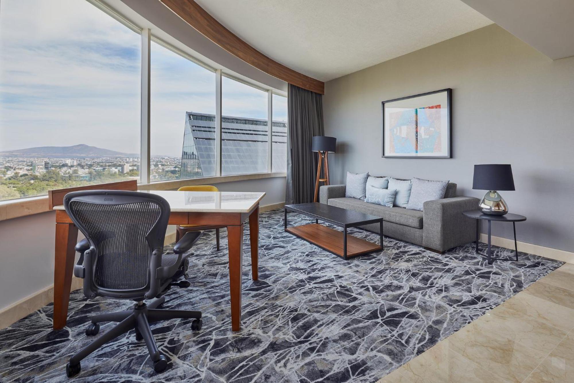King Suite Non-Smoking