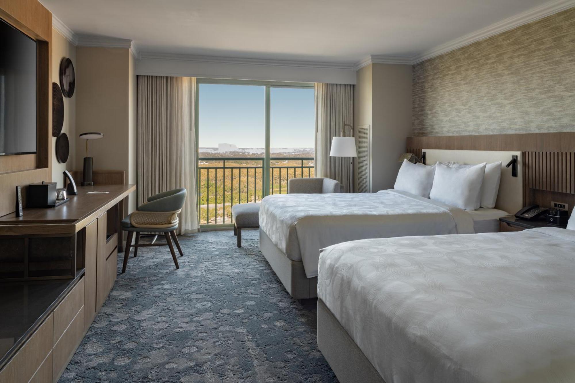 2 Queen Beds Lakefront View Guest Room