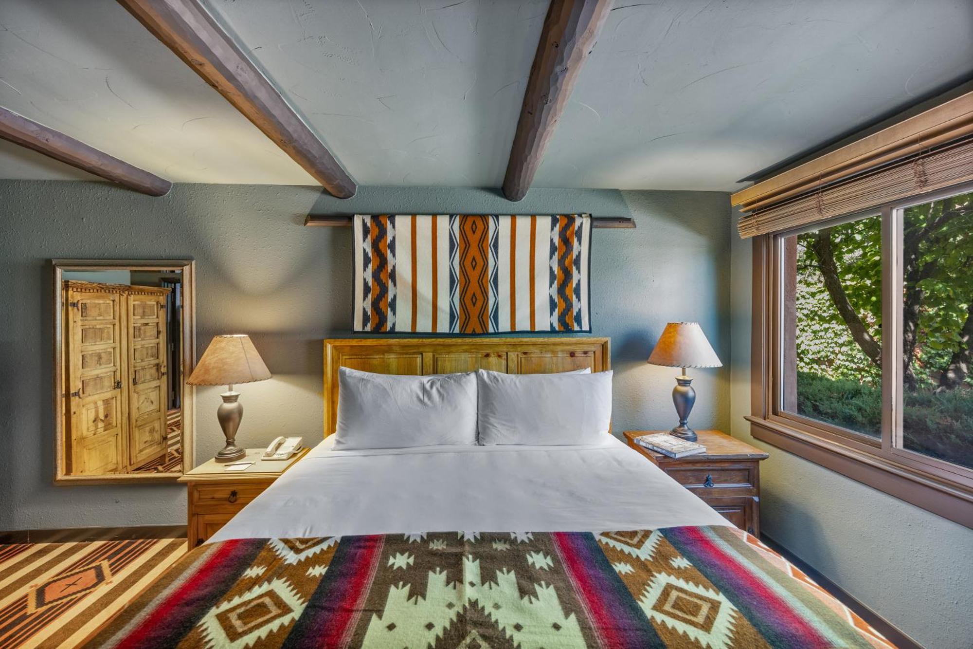 Deluxe King Suite